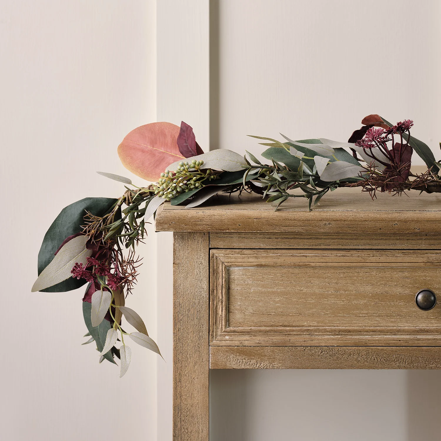 1.5m Crisp Leaf Autumn-Winter Garland - Image 4