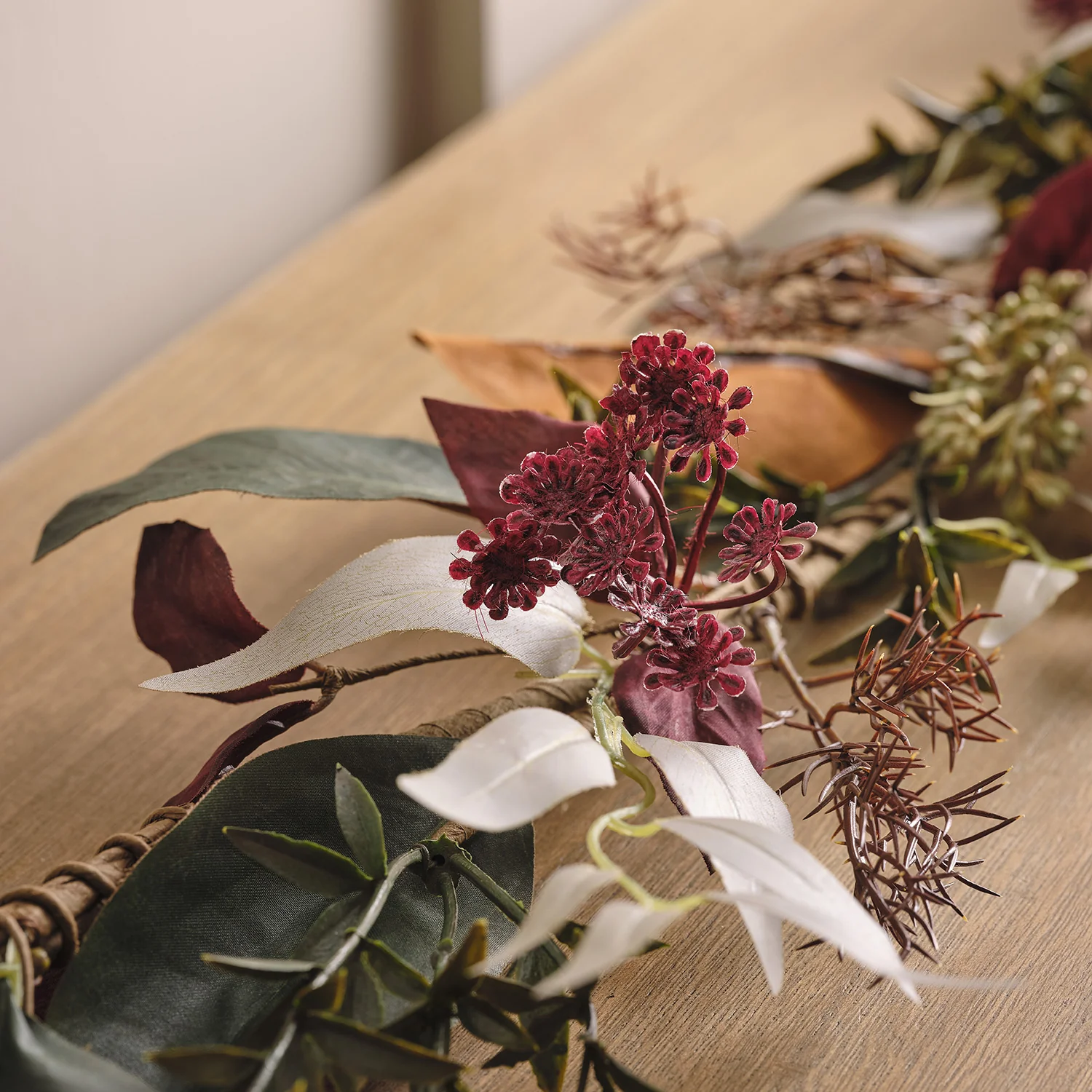 1.5m Crisp Leaf Autumn-Winter Garland - Image 5