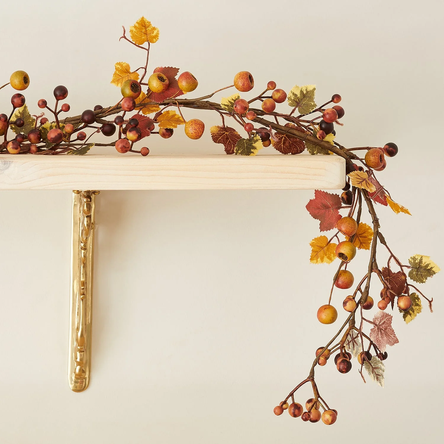 1.5m Pre Lit Berry Autumn Garland - Image 2