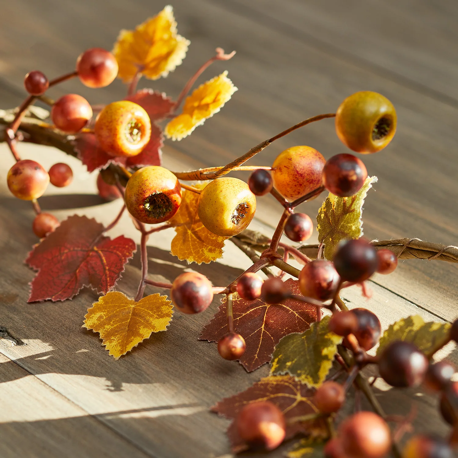1.5m Pre Lit Berry Autumn Garland - Image 5