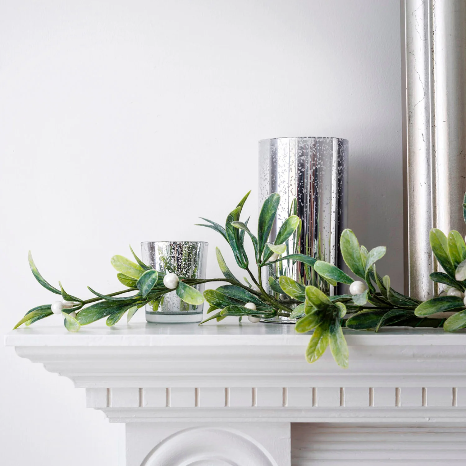 1.5m Pre-Lit Christmas Mistletoe Garland Mistletoe - Image 2