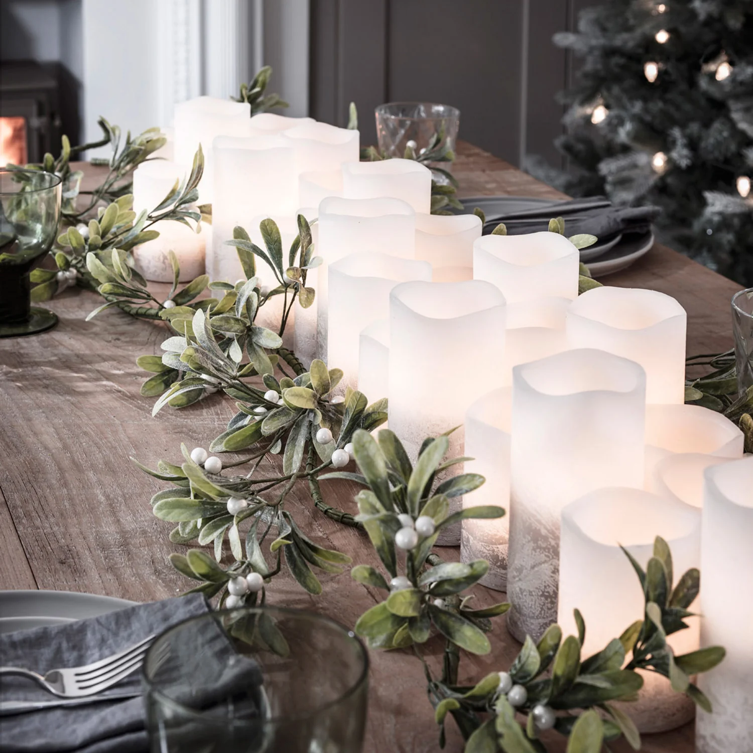 1.5m Pre-Lit Christmas Mistletoe Garland Mistletoe - Image 3