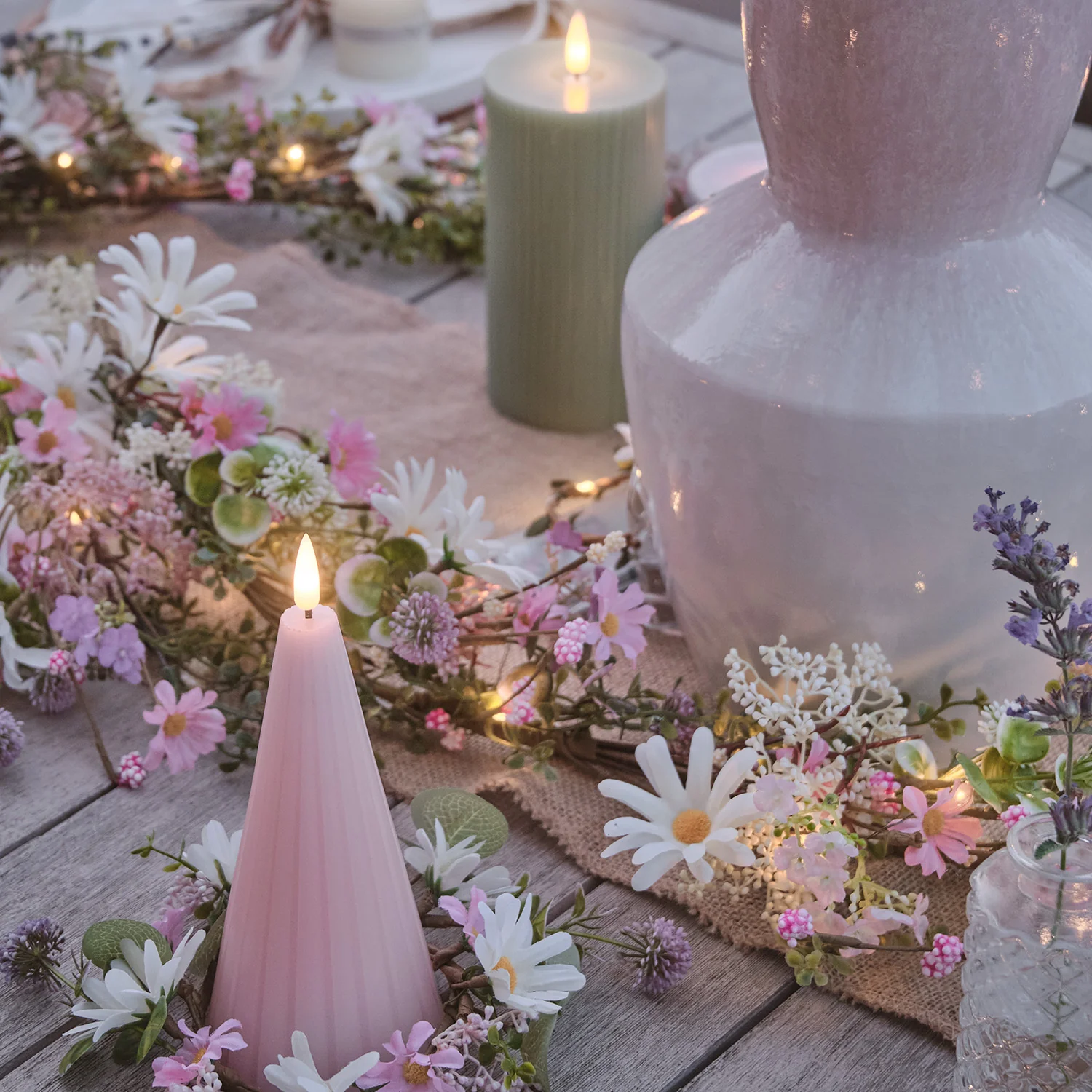 1.5m Pre Lit Daisy Dreams Garland - Image 2