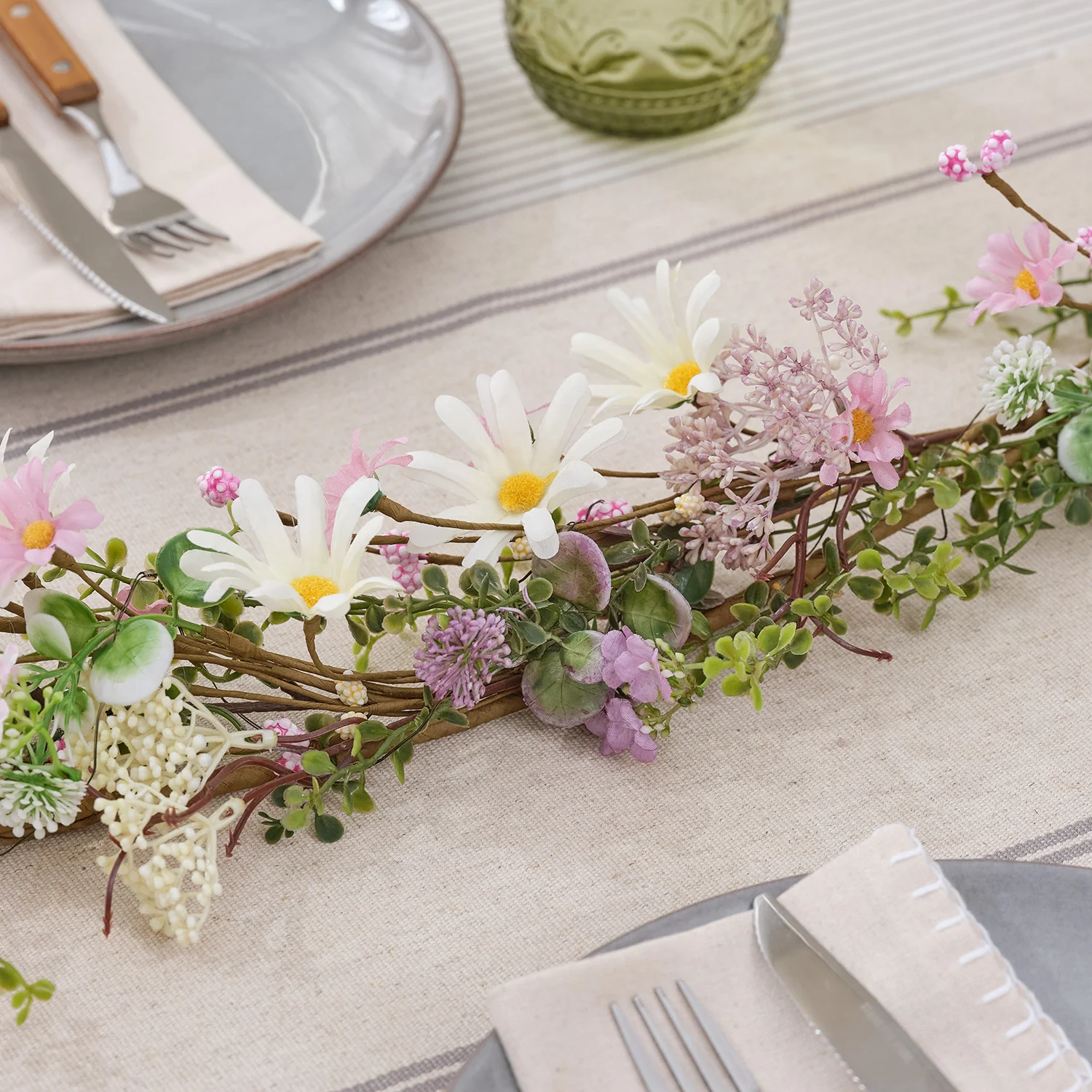 1.5m Pre Lit Daisy Dreams Garland - Image 4