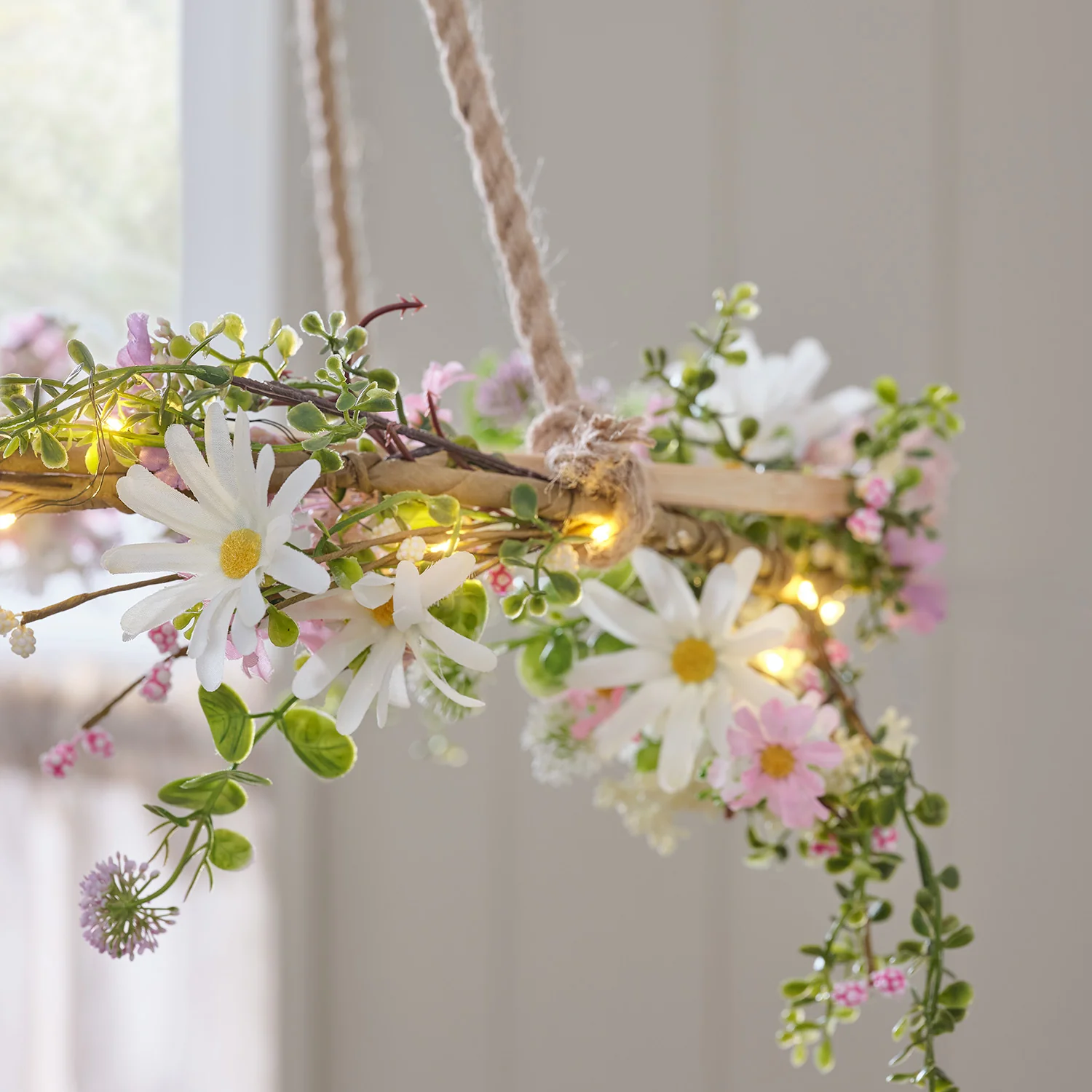 1.5m Pre Lit Daisy Dreams Garland - Image 5