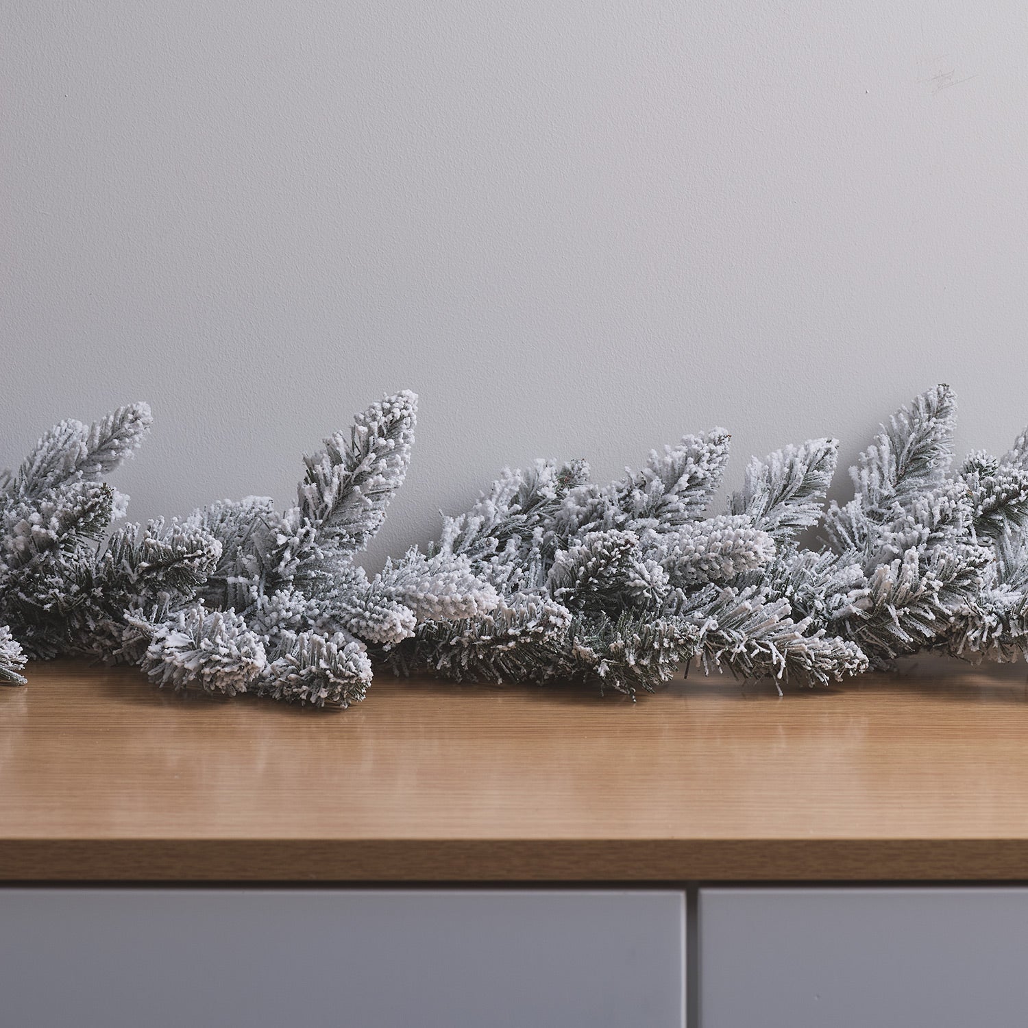1.5m Pre Lit Snowy Christmas Garland - Image 2