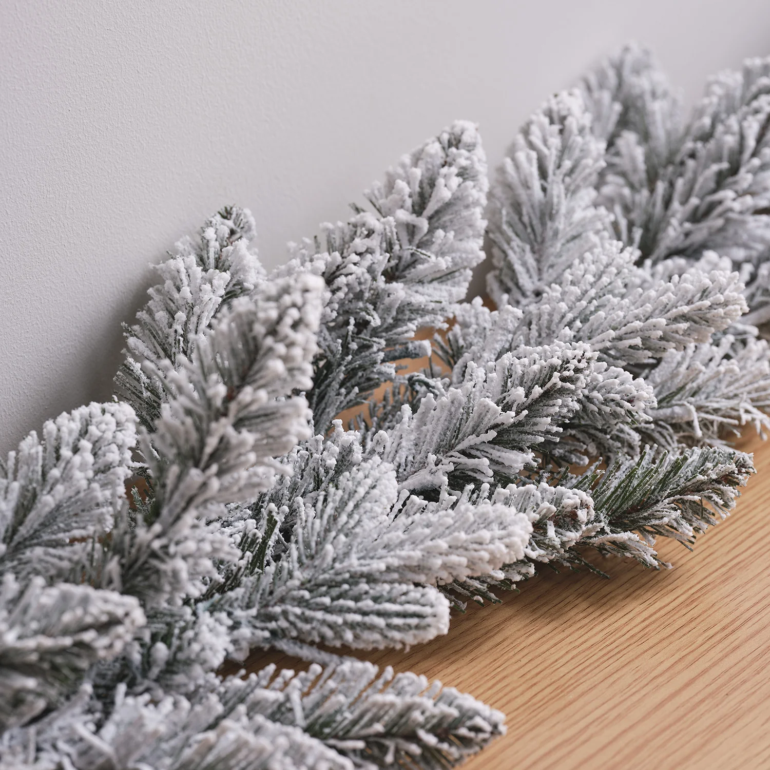 1.5m Pre Lit Snowy Christmas Garland - Image 4