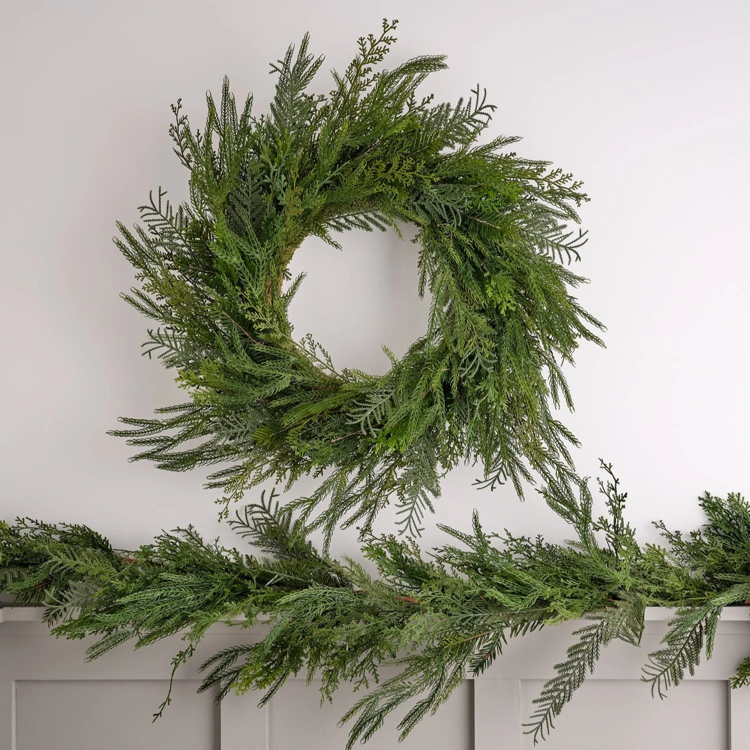 1.8m Deluxe Christmas Foliage Garland - Image 5