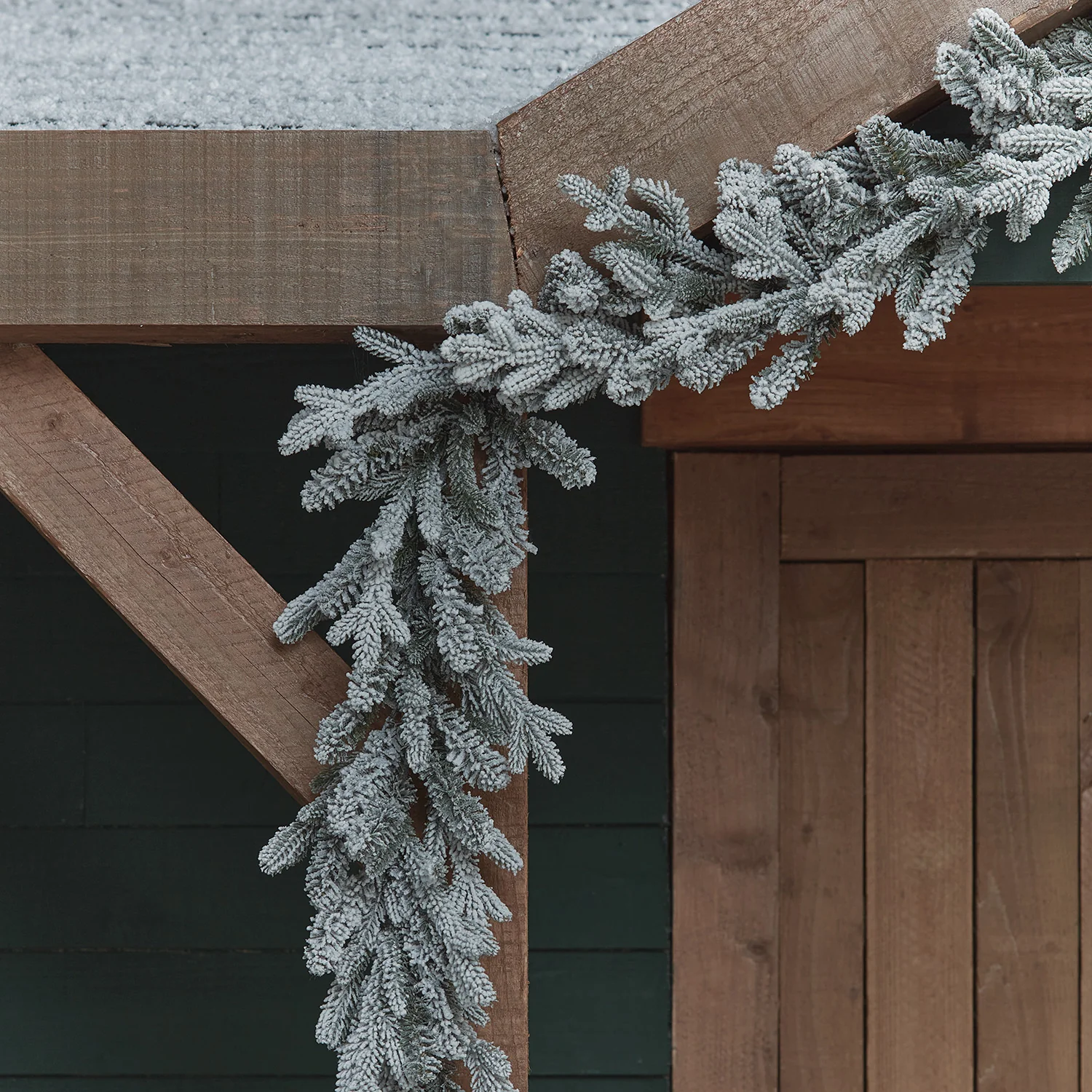2.5m Pre Lit Outdoor Snowy Christmas Garland - Image 3