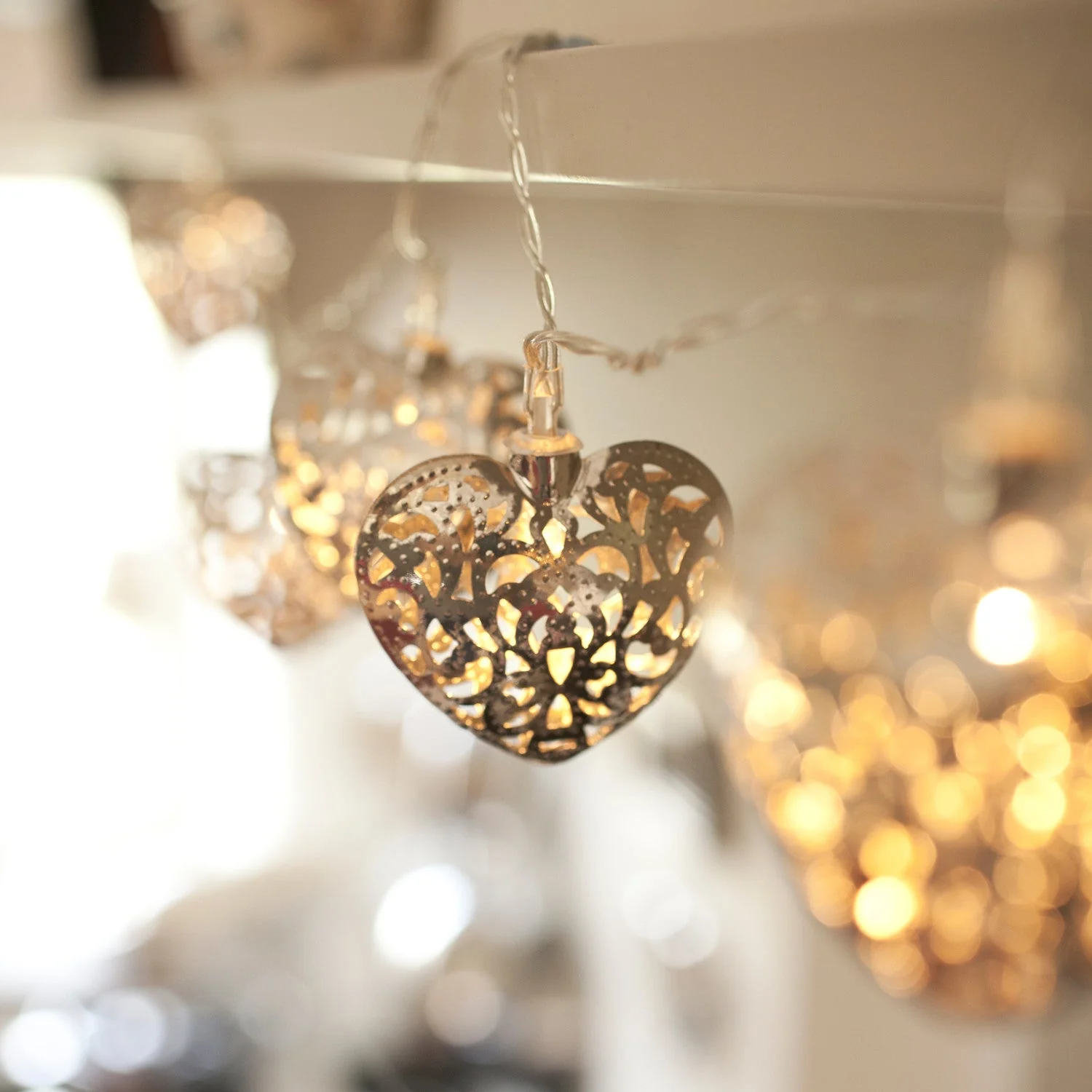 20 LED Silver Filigree Heart Indoor Fairy Lights - Image 4