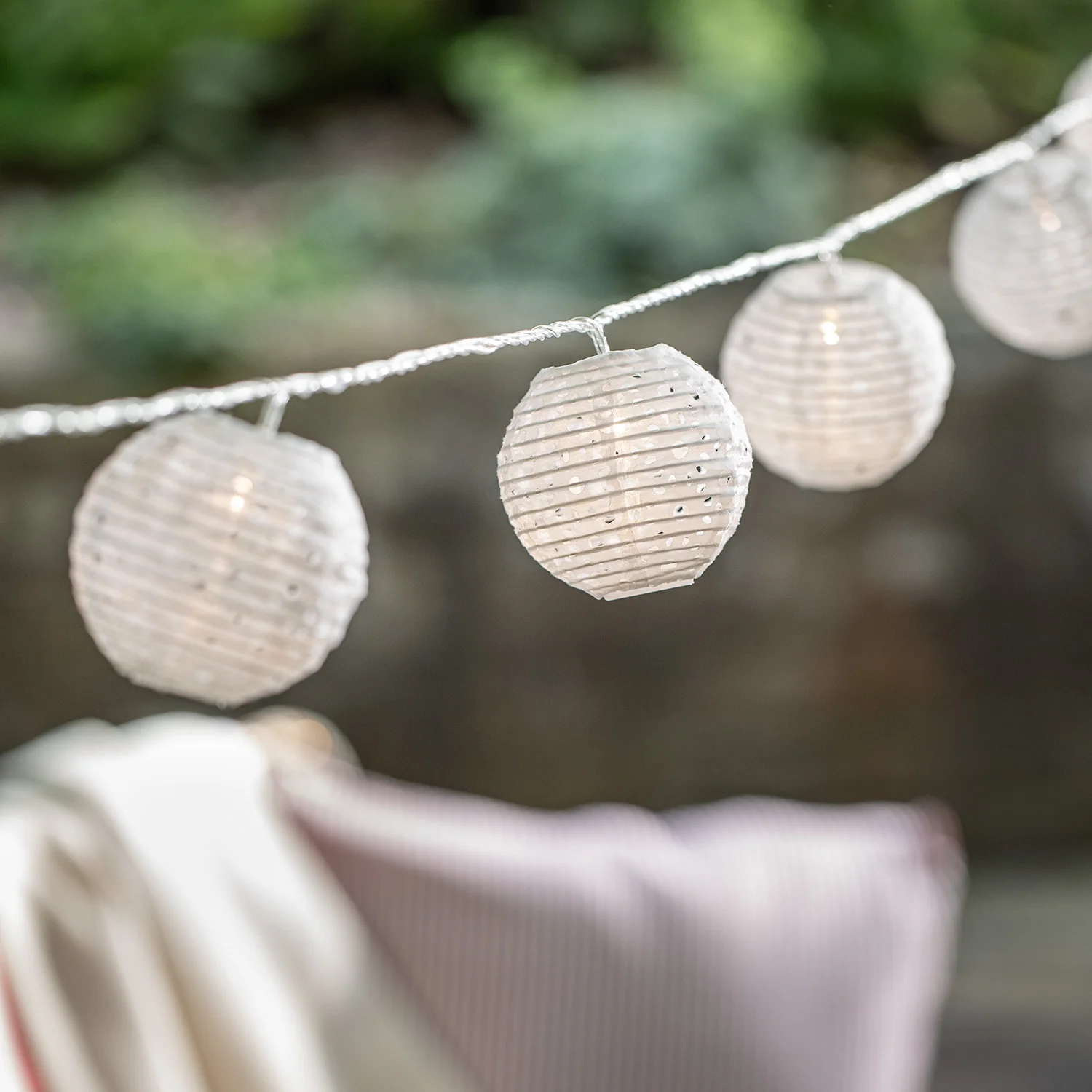4m Connectable Weather-Resistant Cut Out Lantern (20) Plug in String Lights - Image 2