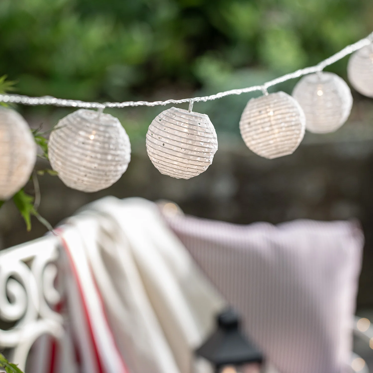 4m Connectable Weather-Resistant Cut Out Lantern (20) Plug in String Lights - Image 3