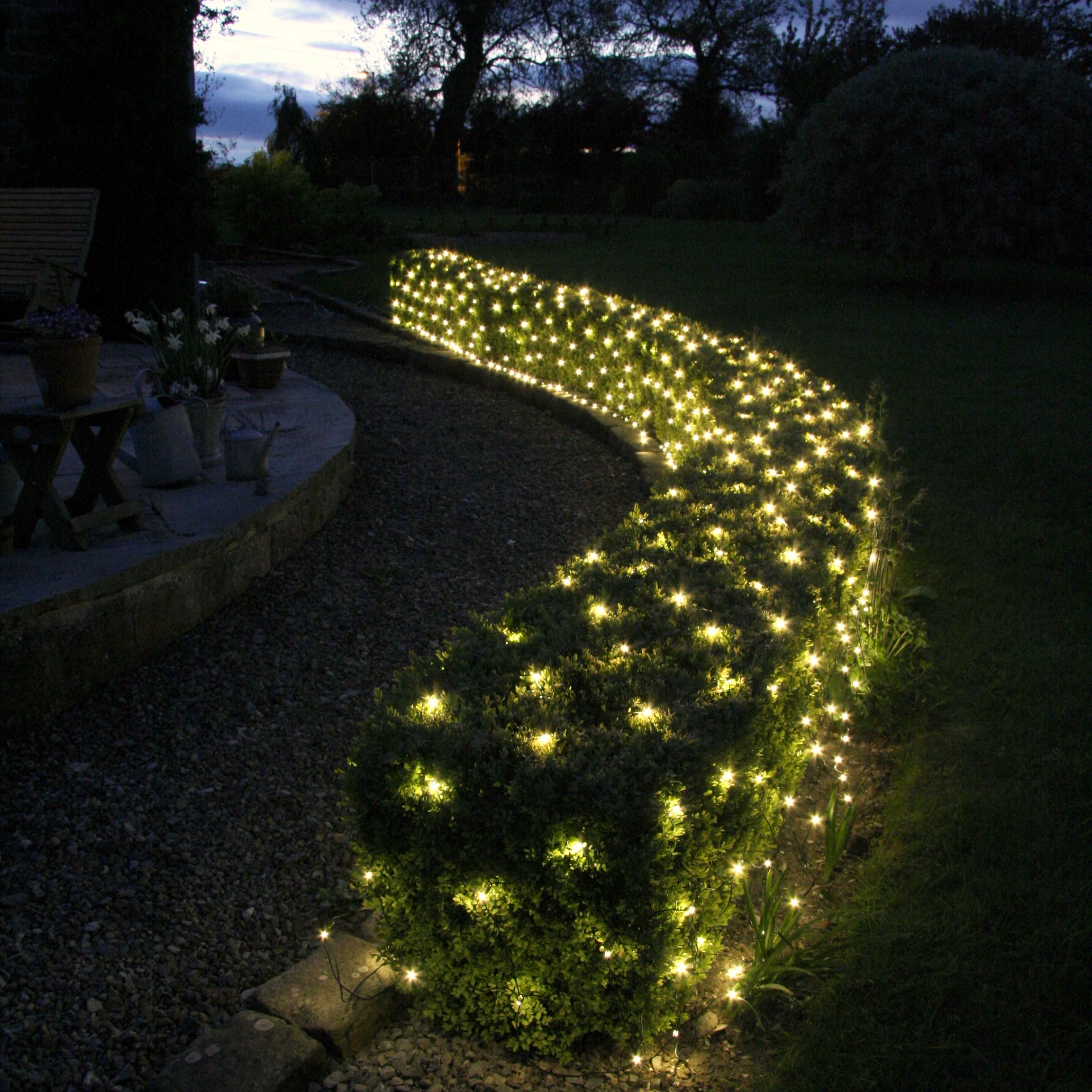 Plus Connect 2m x 2m 144 Traditional Warm White Connectable Net Lights Black Cable - Image 2