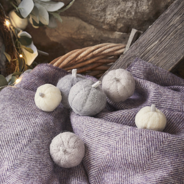 3 Pumpkin Felt Autumn Decorations - Image 2