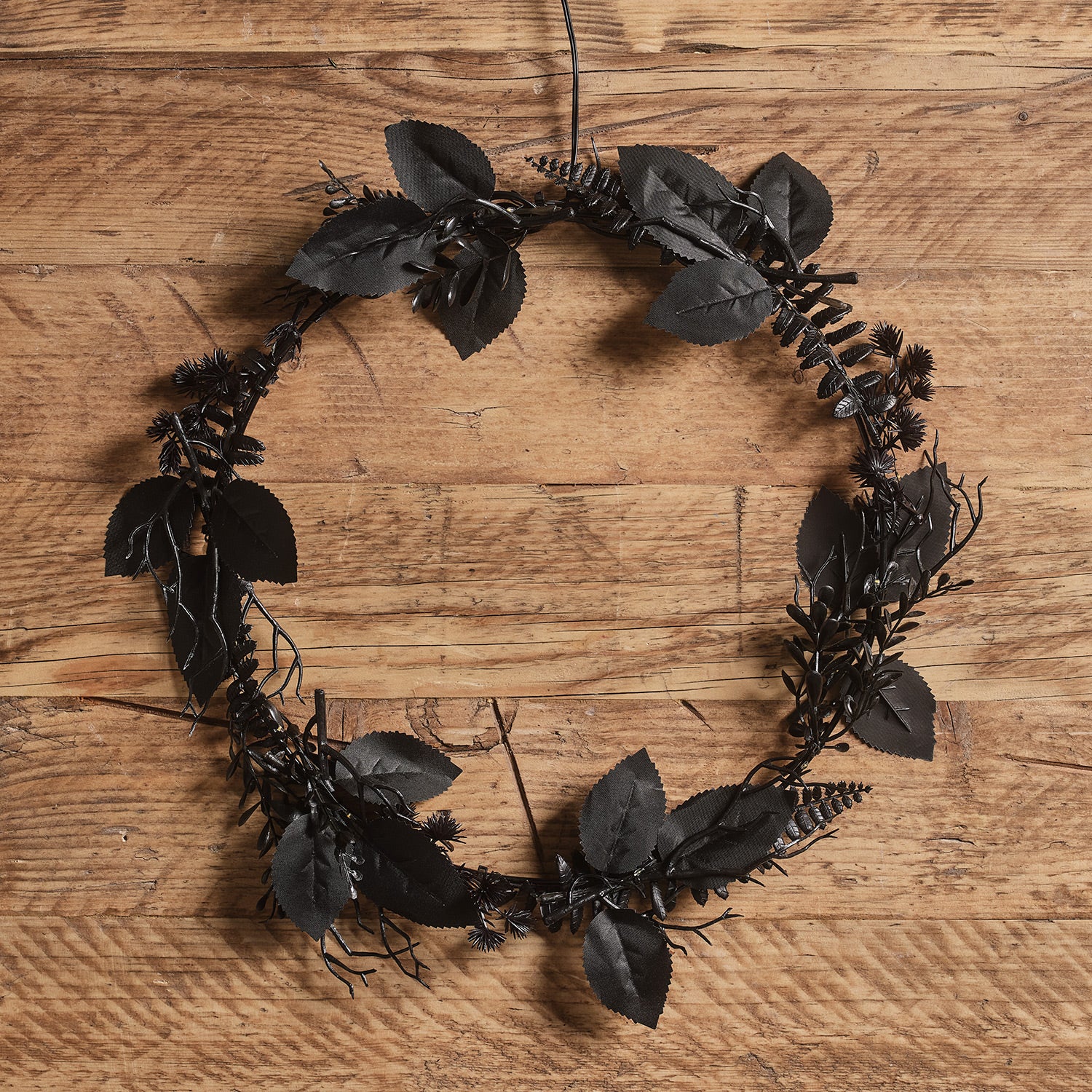 30cm Pre Lit Black Halloween Foliage Wreath - Image 2