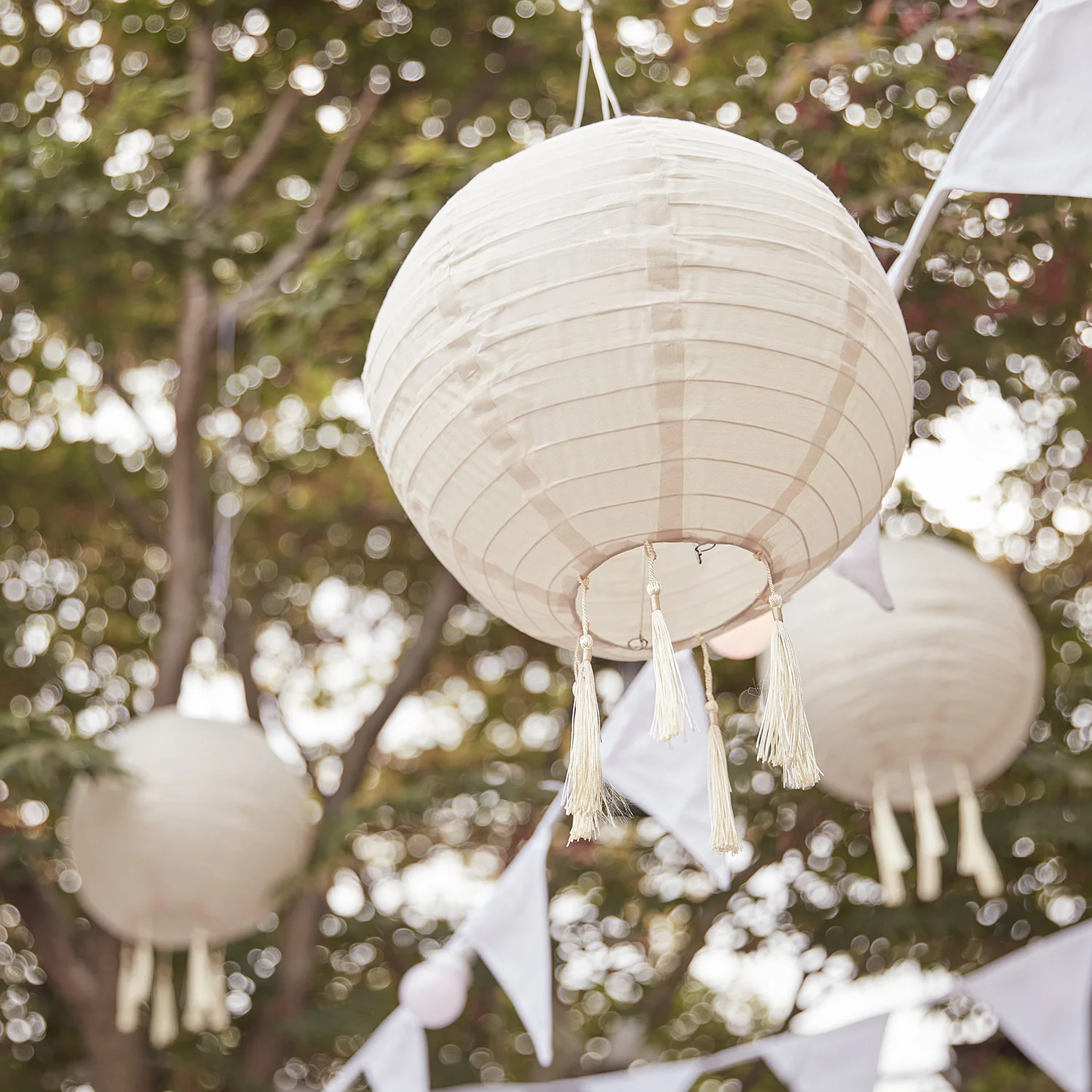 30cm Cream Lucena Tassel Solar Lantern - Image 4