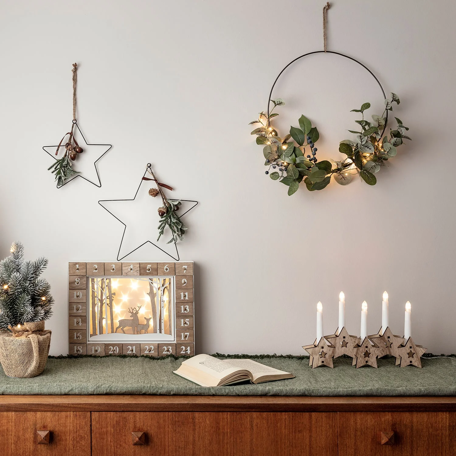 35cm Eucalyptus Christmas Half Wreath Micro Light Bundle - Image 3