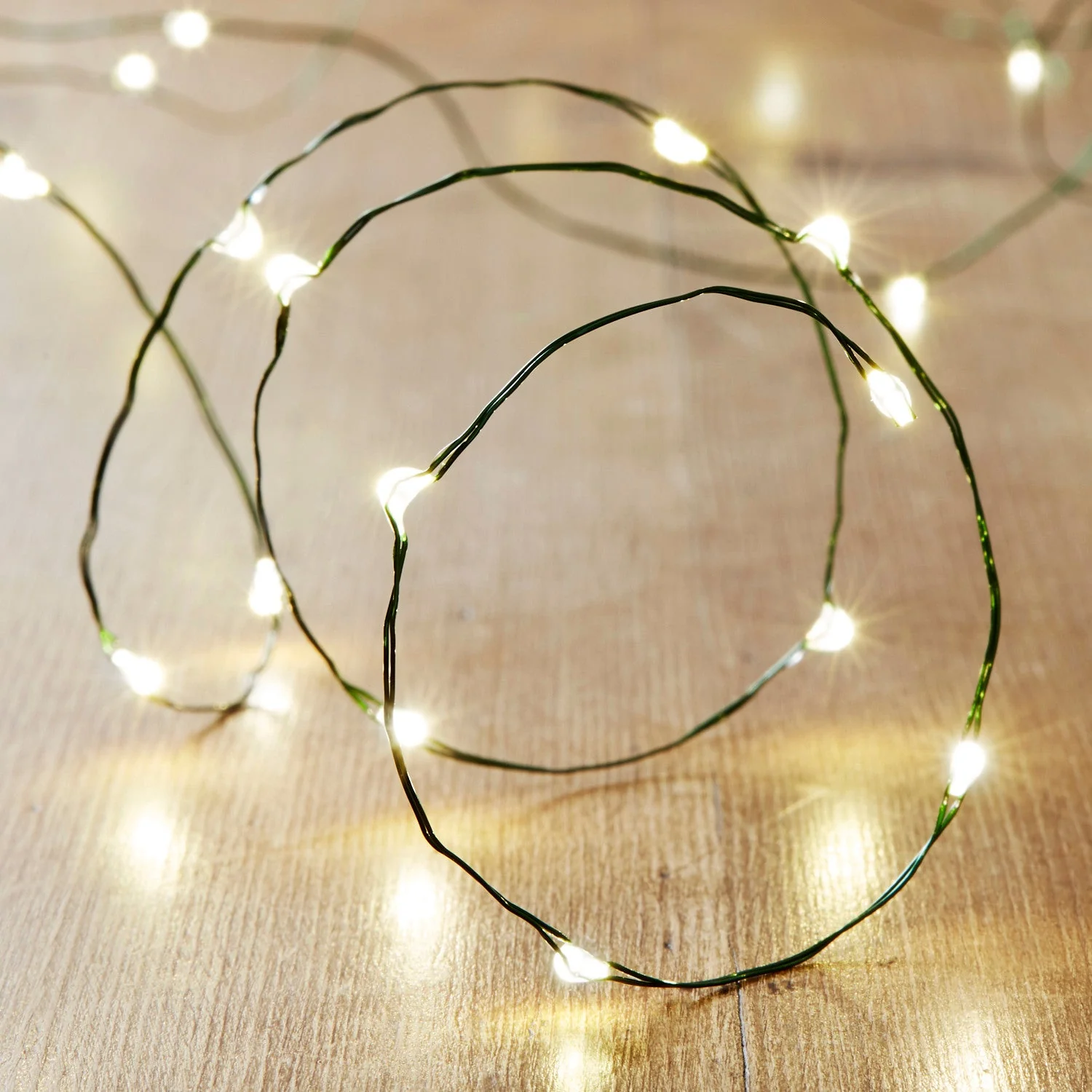 40cm Classic Gold Berry Wreath Micro Light Bundle - Image 3