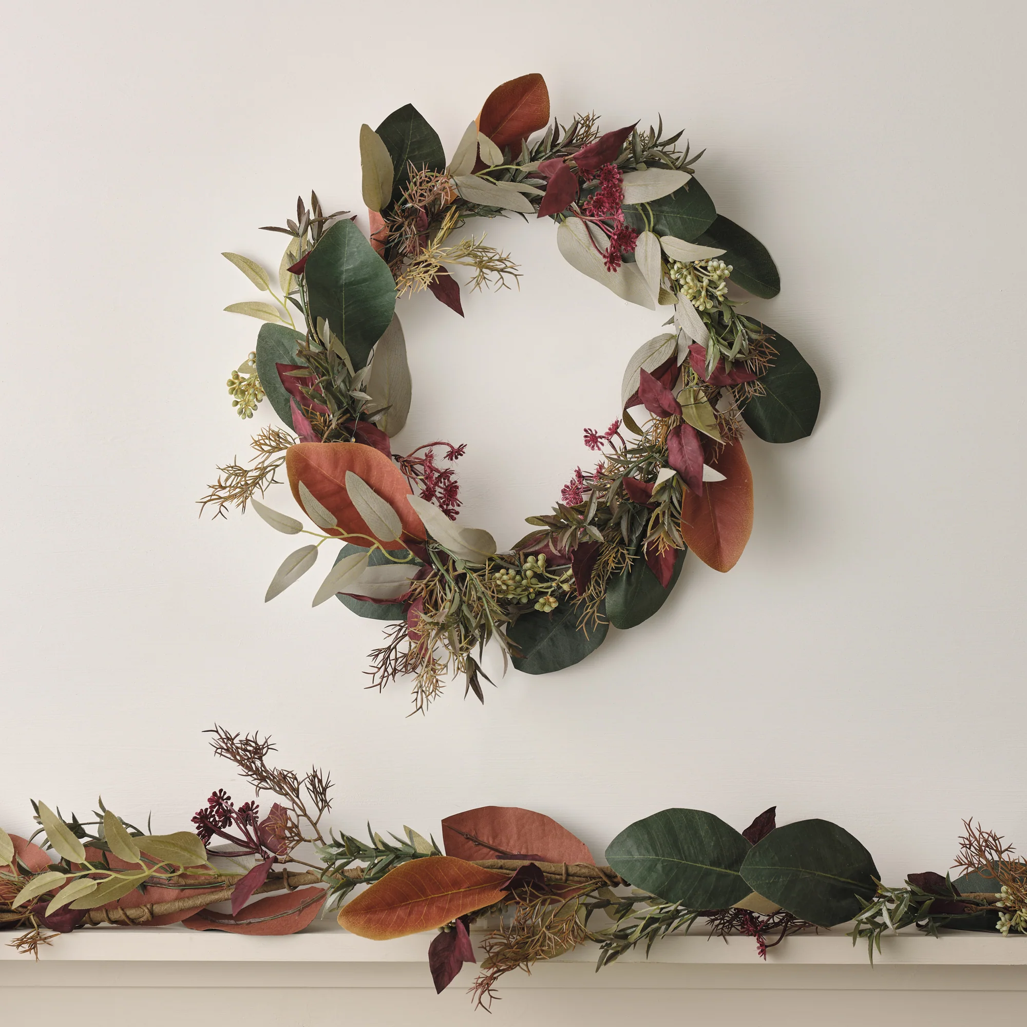 40cm Crisp Leaf Autumn-Winter Wreath - Image 2