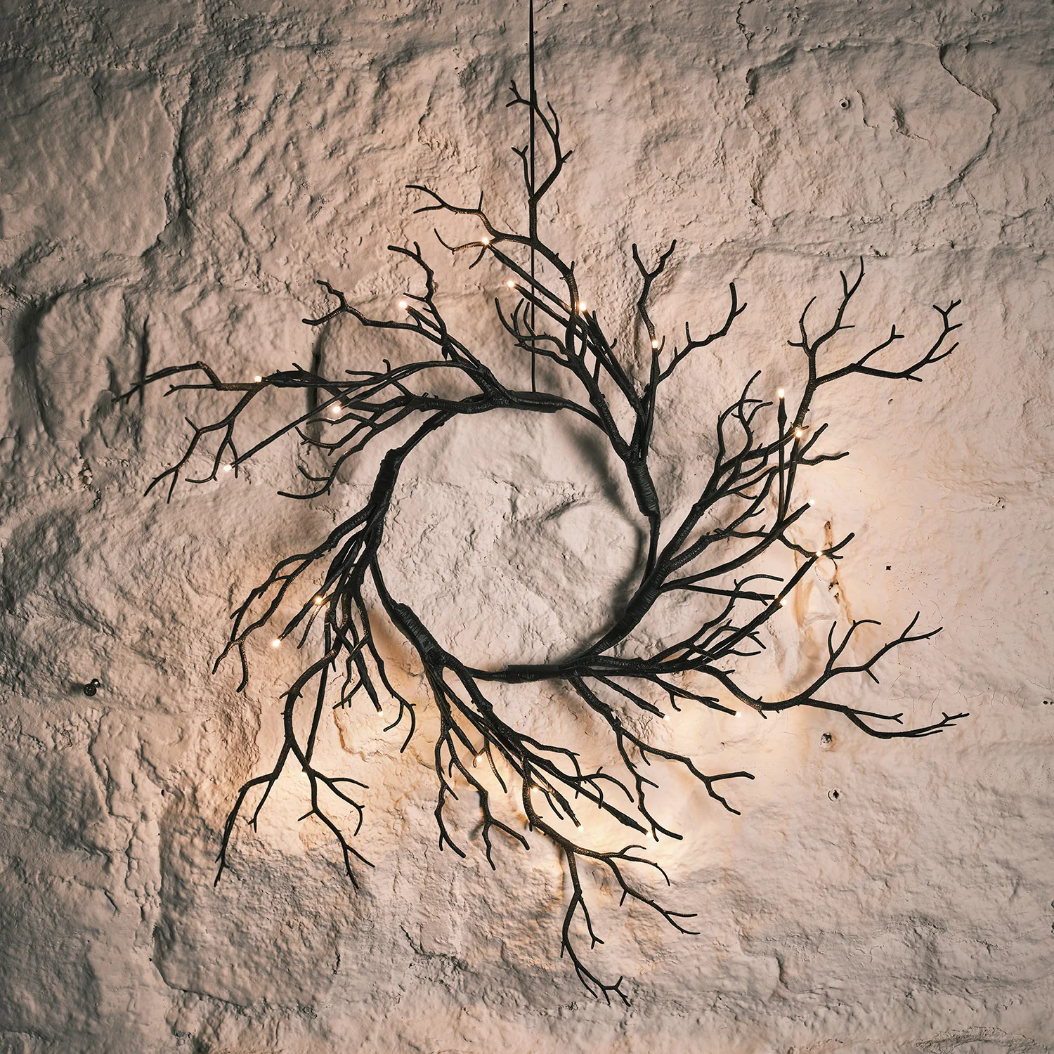 40cm Pre Lit Black Twig Halloween Wreath - Image 3