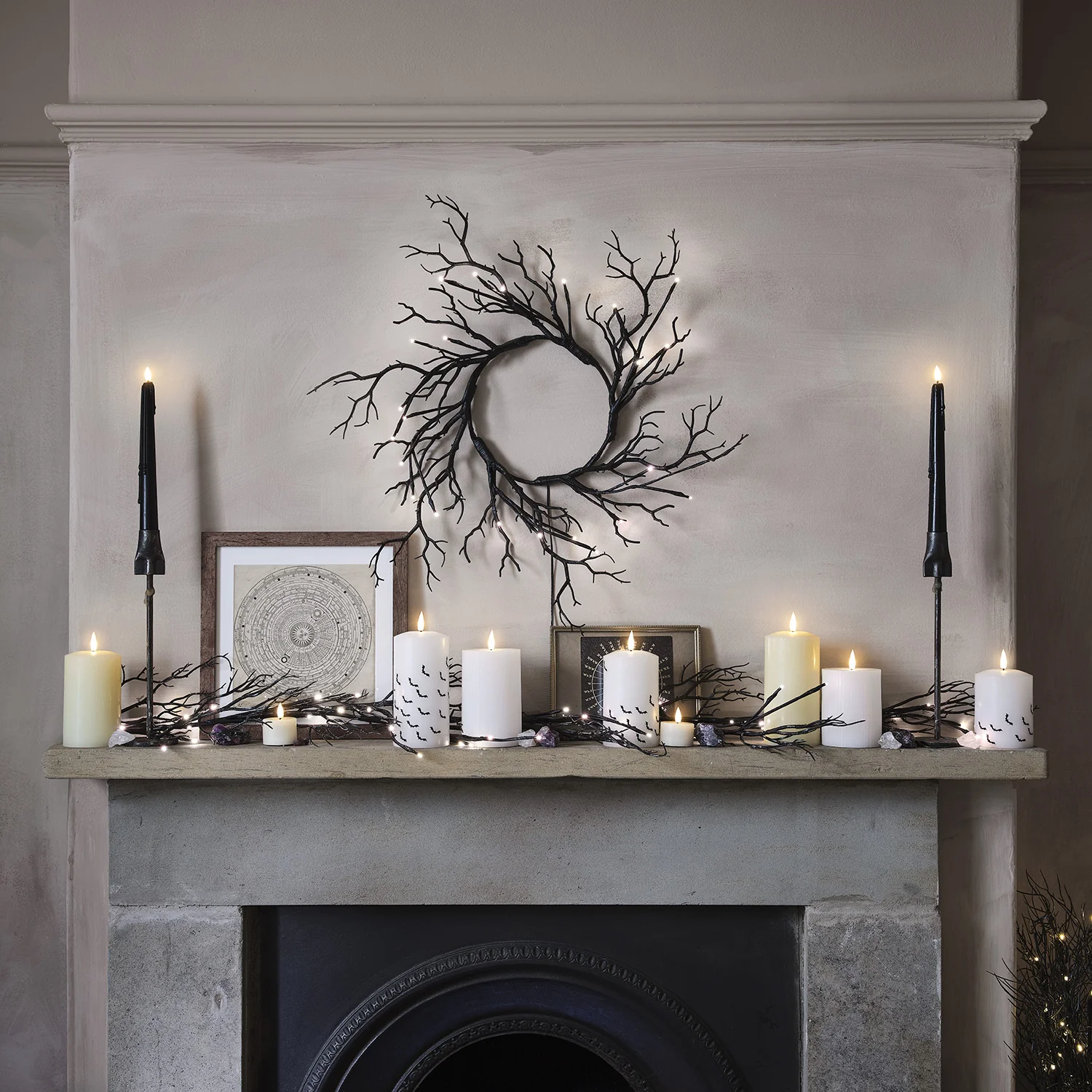 40cm Pre Lit Black Twig Halloween Wreath - Image 5