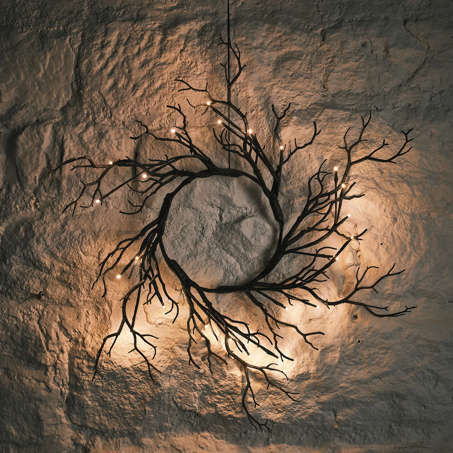 40cm Pre Lit Black Twig Halloween Wreath - Image 7