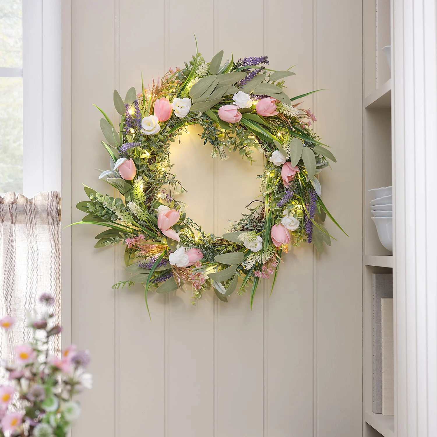 55cm Pre Lit Tulip and Lavender Wreath - Image 3