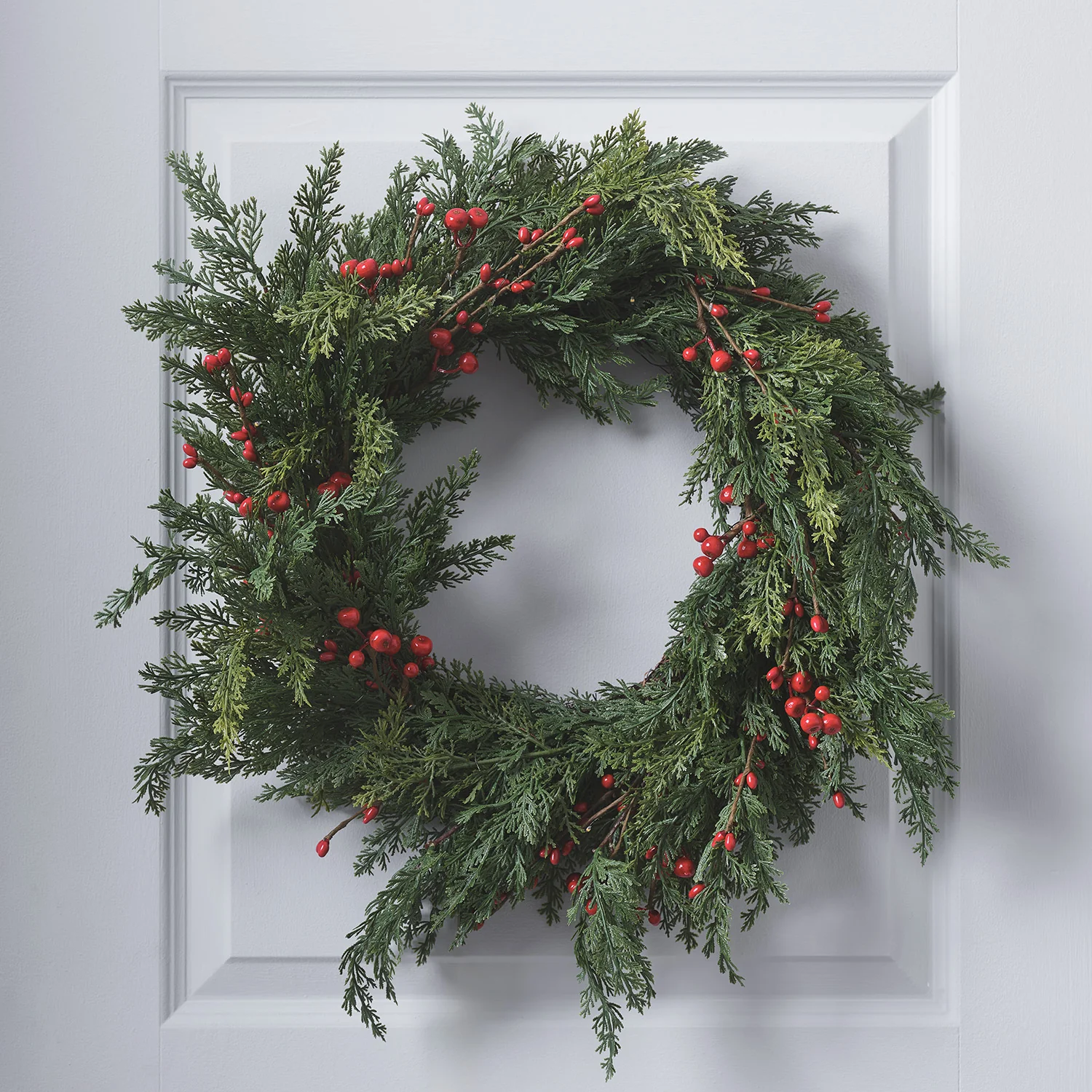 45cm Pre Lit Red Berry Christmas Wreath - Image 2