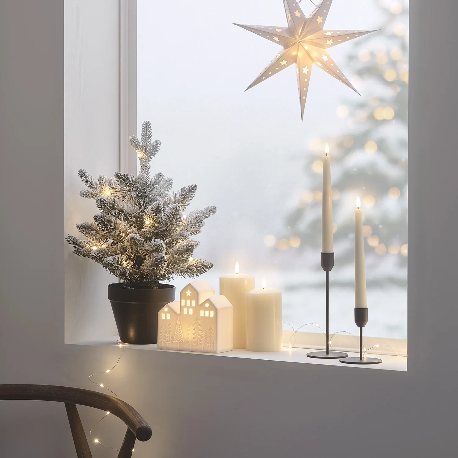 45cm Pre Lit Snowy Christmas Tree - Image 3