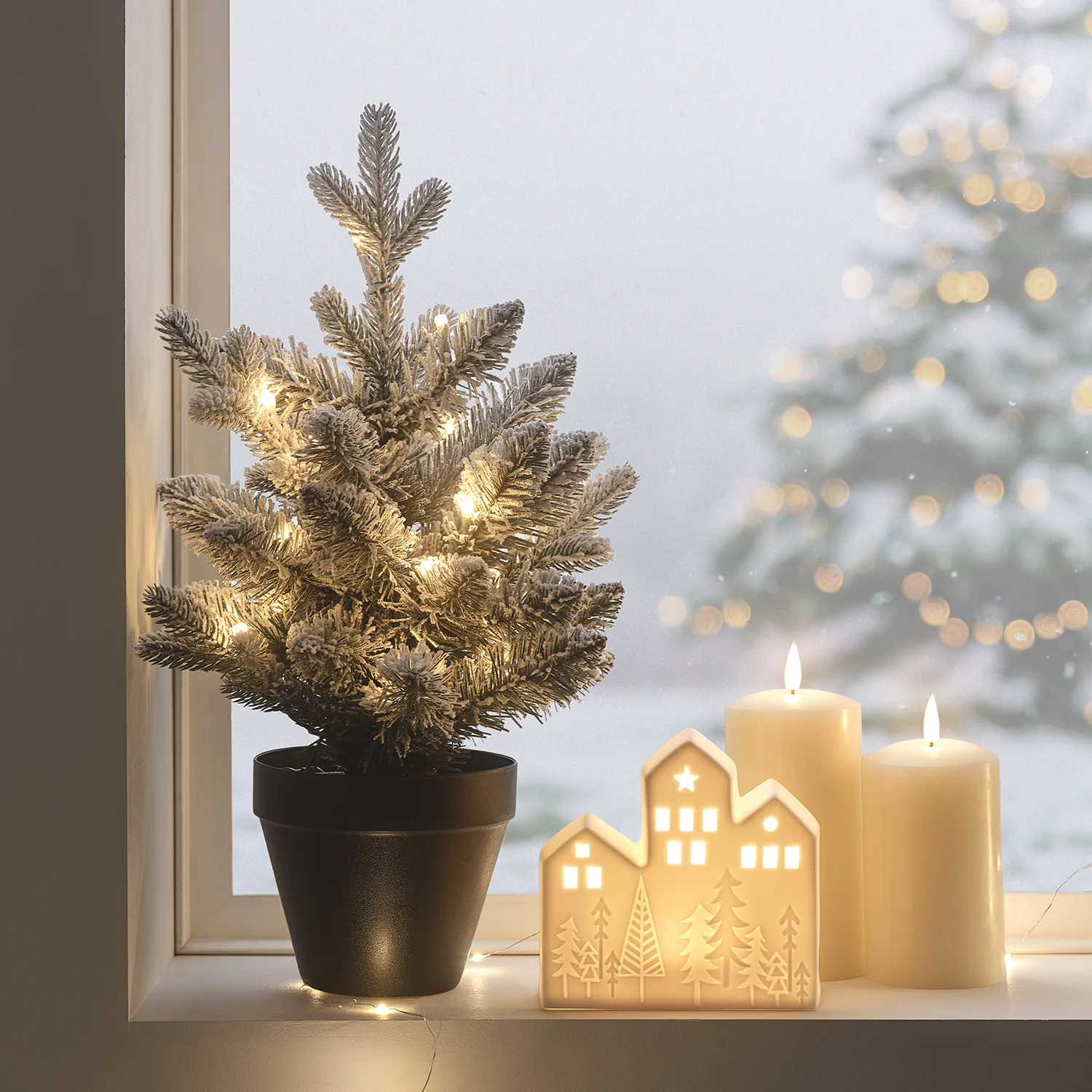 45cm Pre Lit Snowy Christmas Tree - Image 4