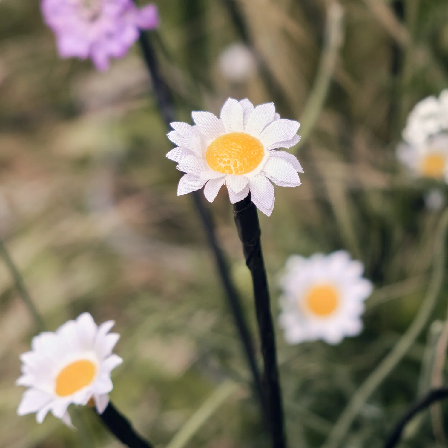 30 LED Daisy Solar Stake Lights - Image 3