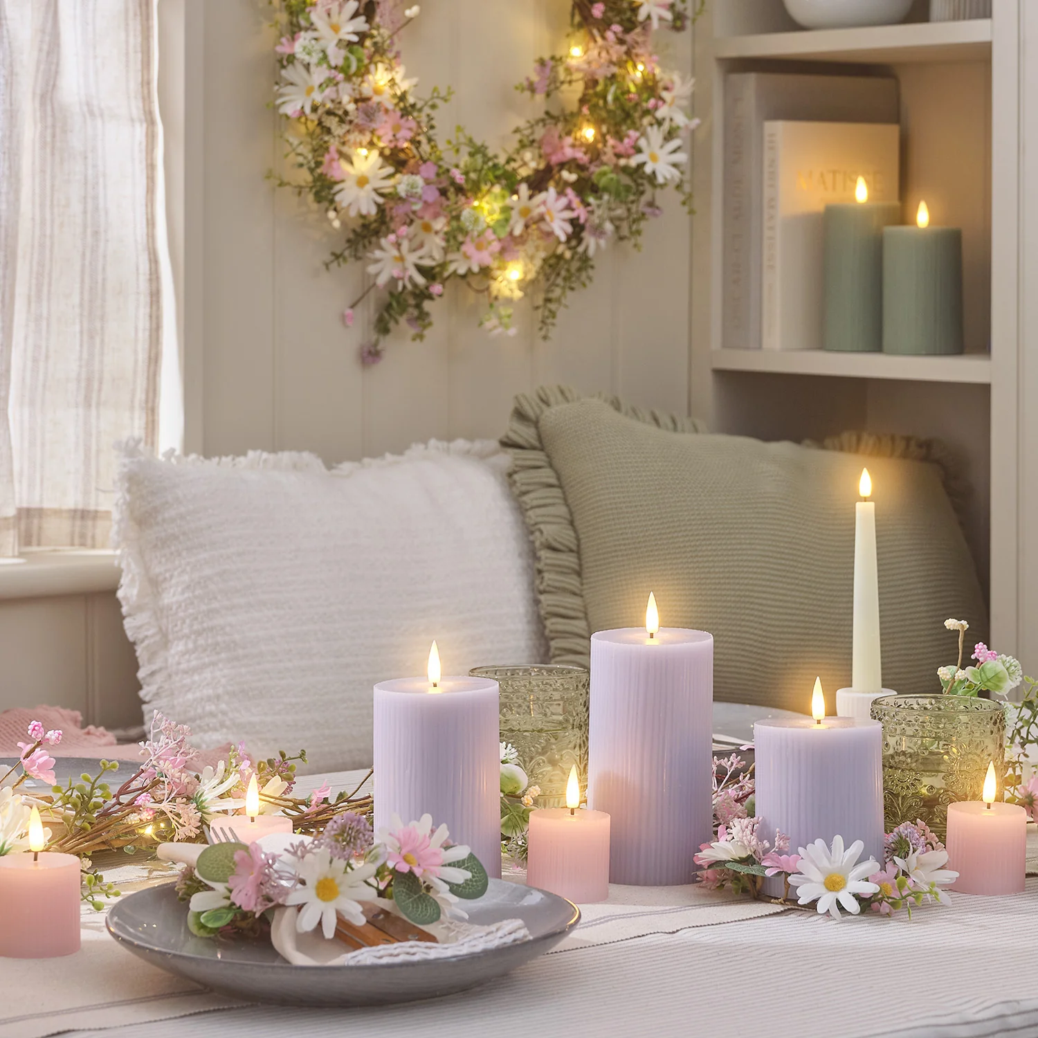 50cm Pre Lit Daisy Dreams Wreath - Image 3