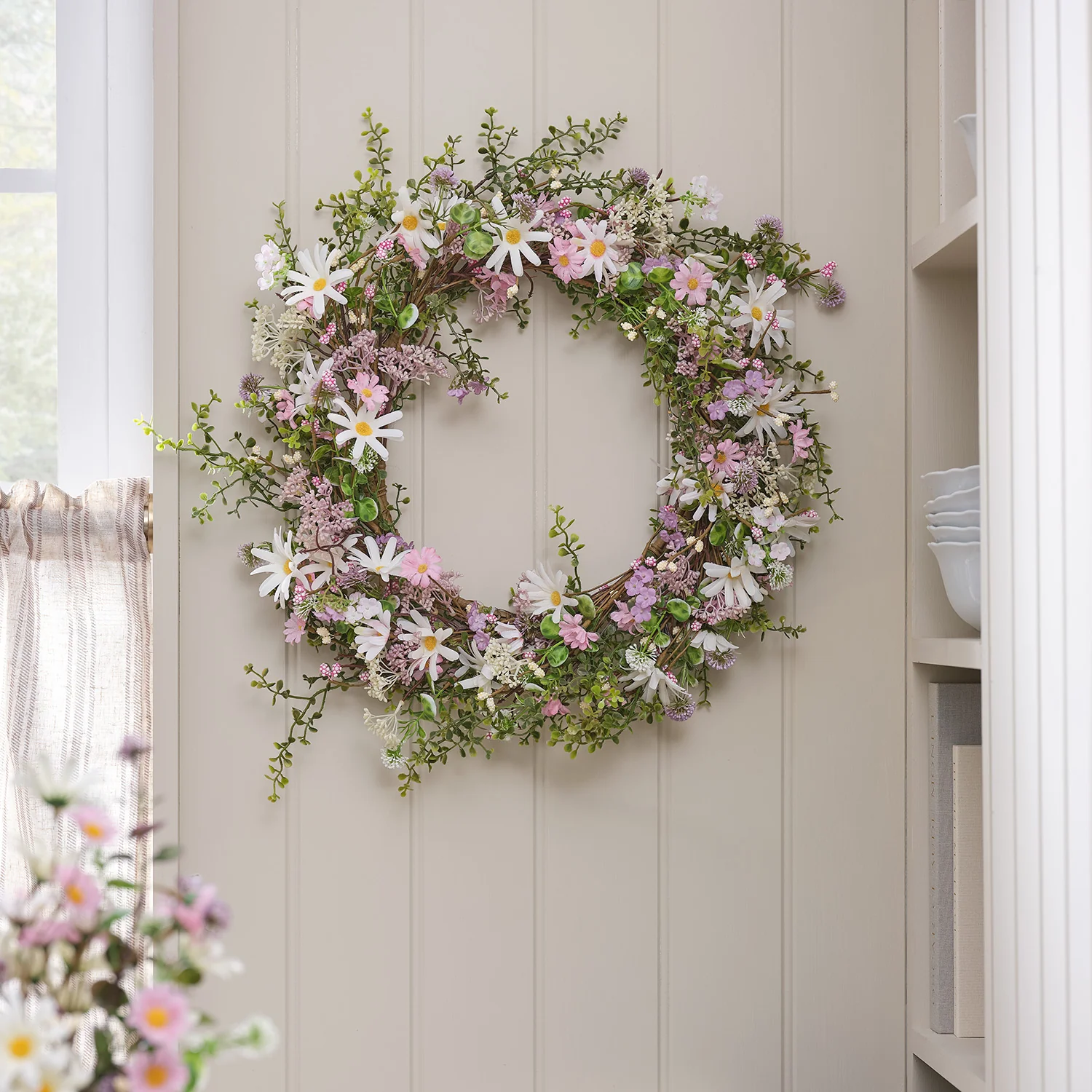 50cm Pre Lit Daisy Dreams Wreath - Image 5