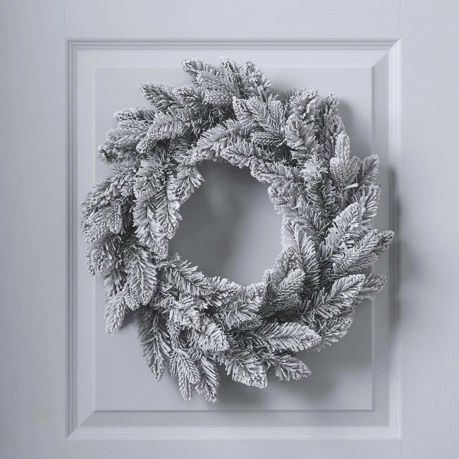 50cm Pre Lit Snowy Christmas Wreath - Image 2