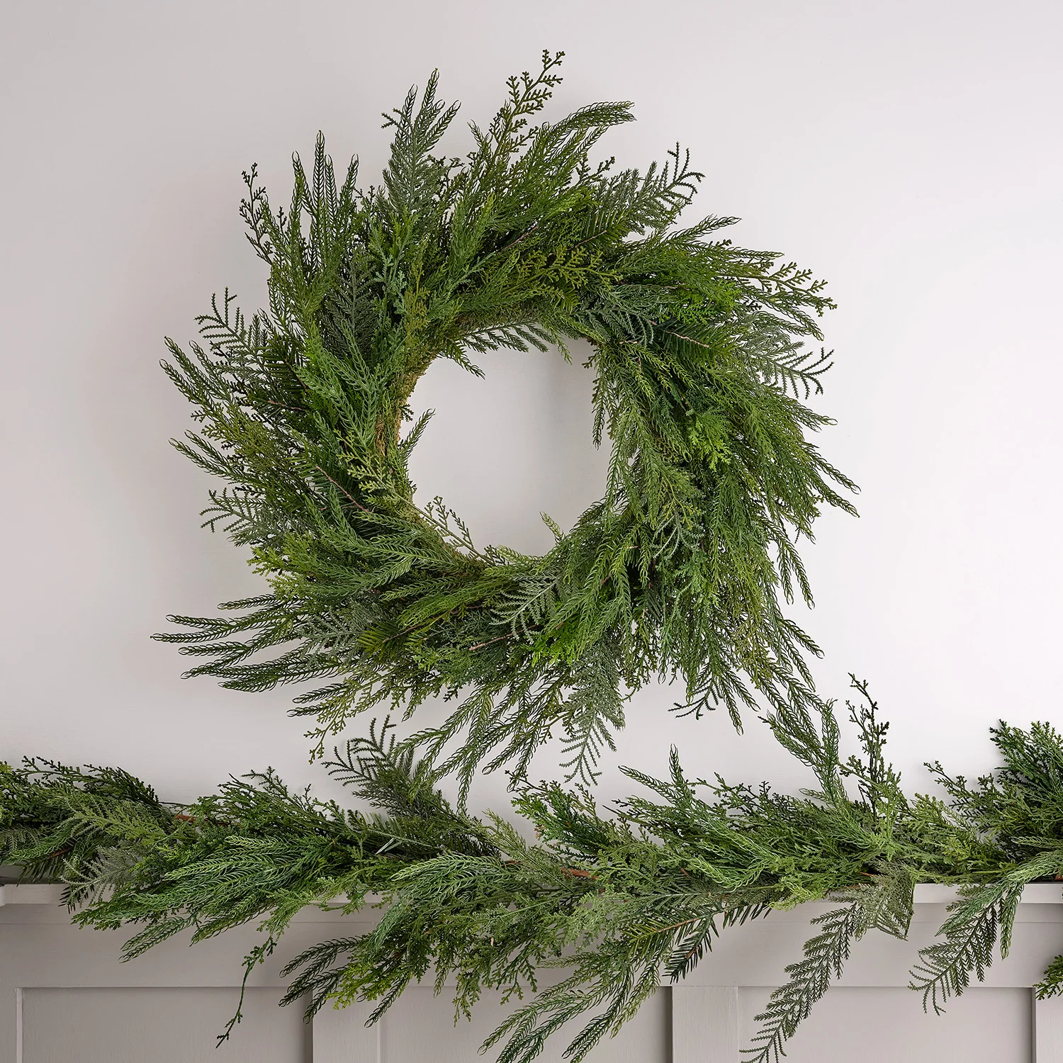 60cm Deluxe Christmas Foliage Wreath - Image 2