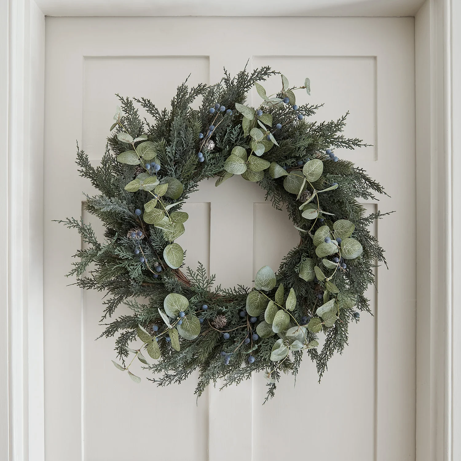 66cm Pre Lit Oversized Berry and Pinecone Christmas Wreath - Image 2