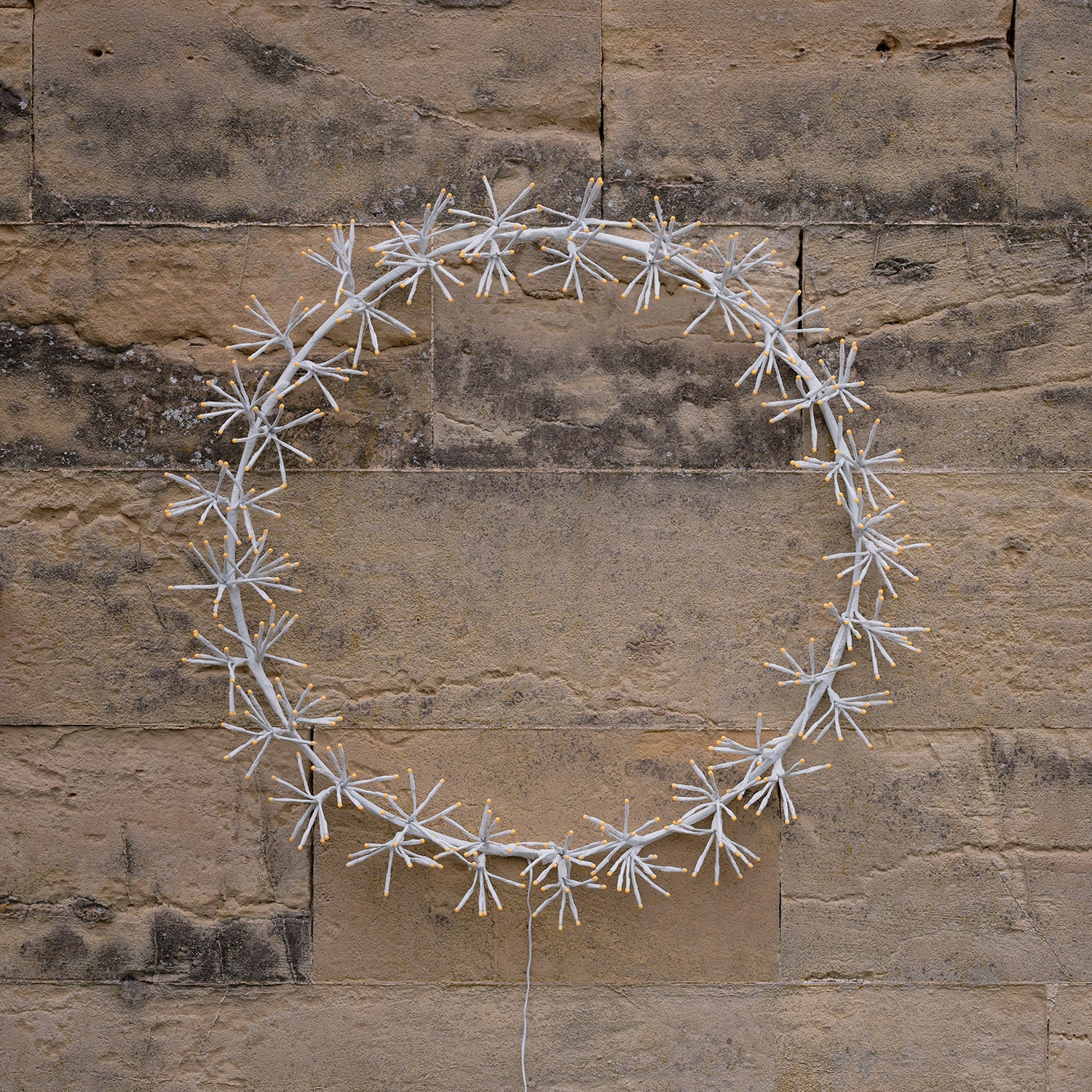 78cm Cluster LED Wreath Light - Image 4