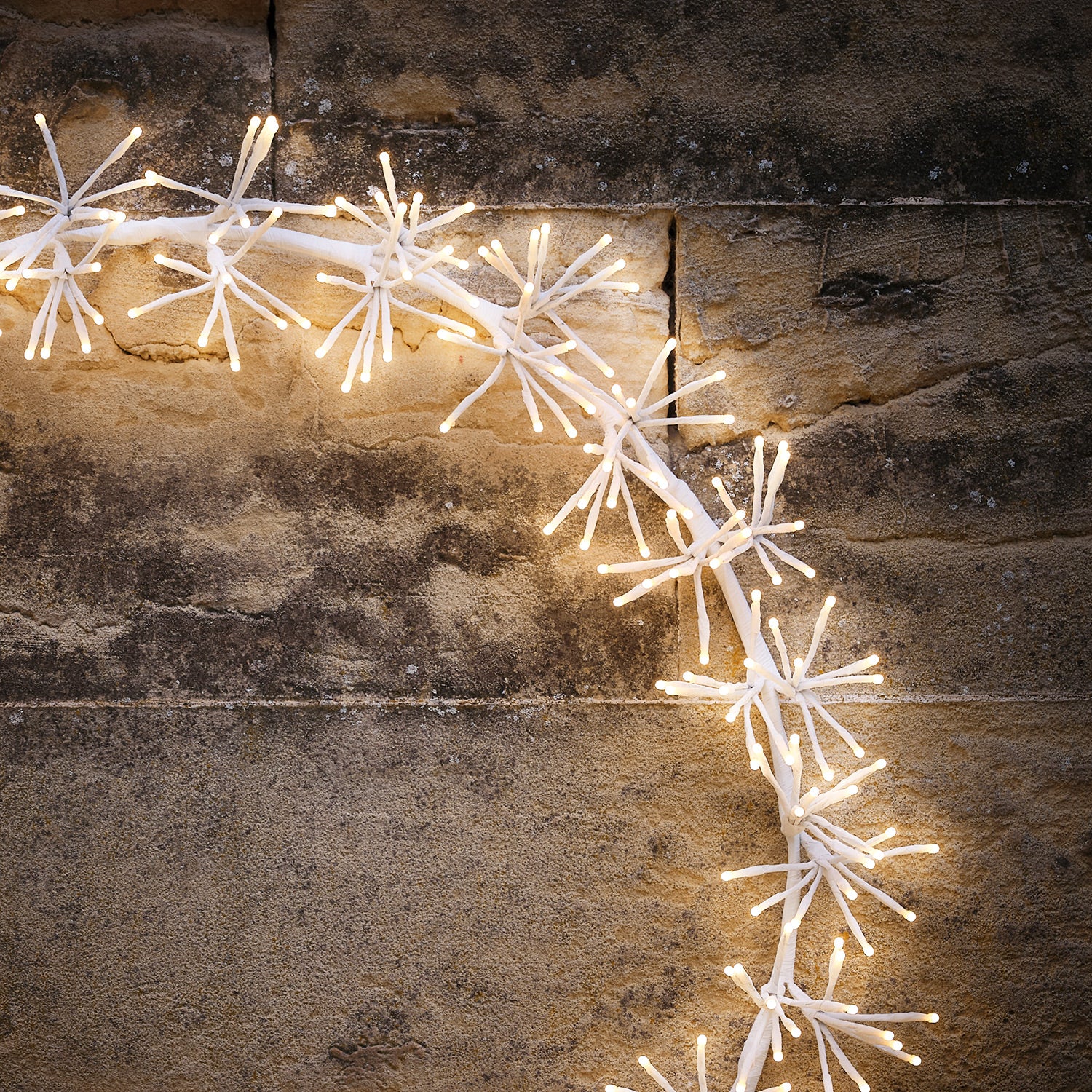 78cm Cluster LED Wreath Light - Image 5