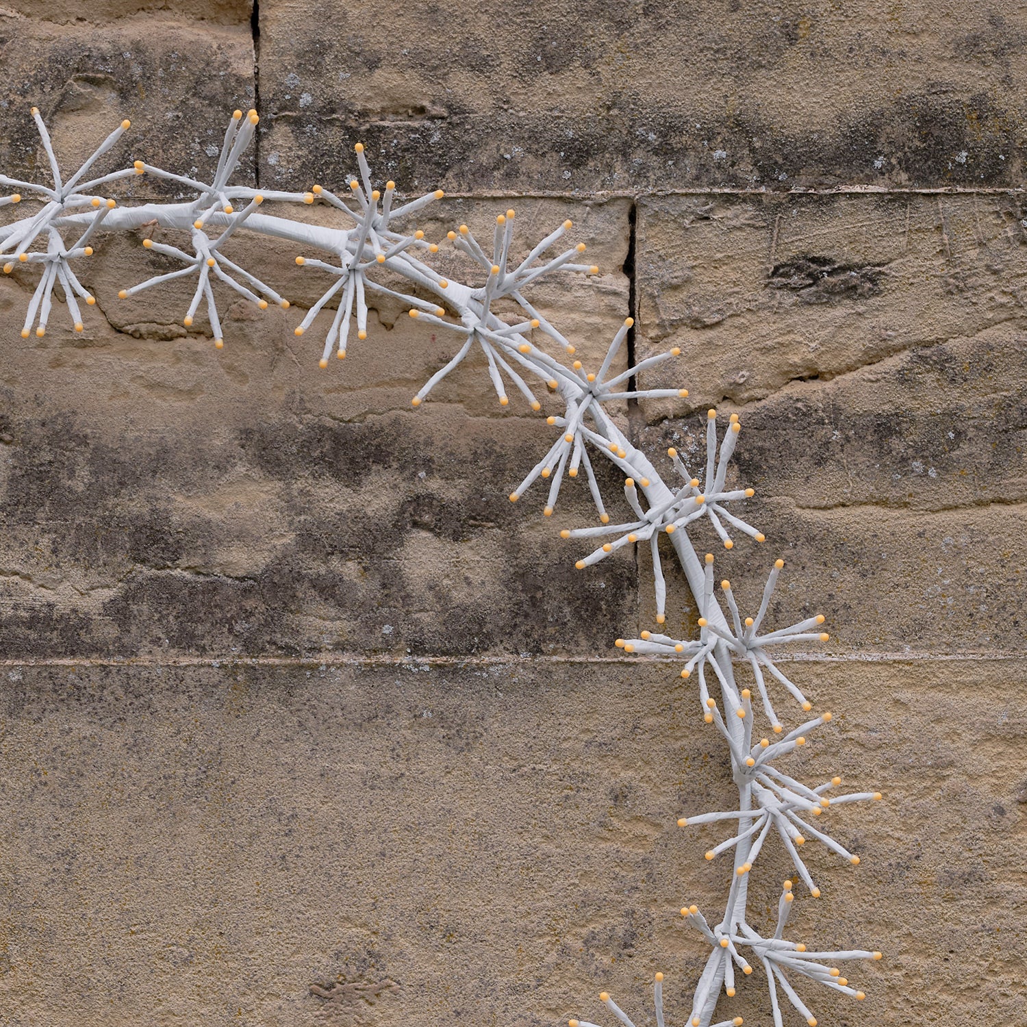 78cm Cluster LED Wreath Light - Image 6