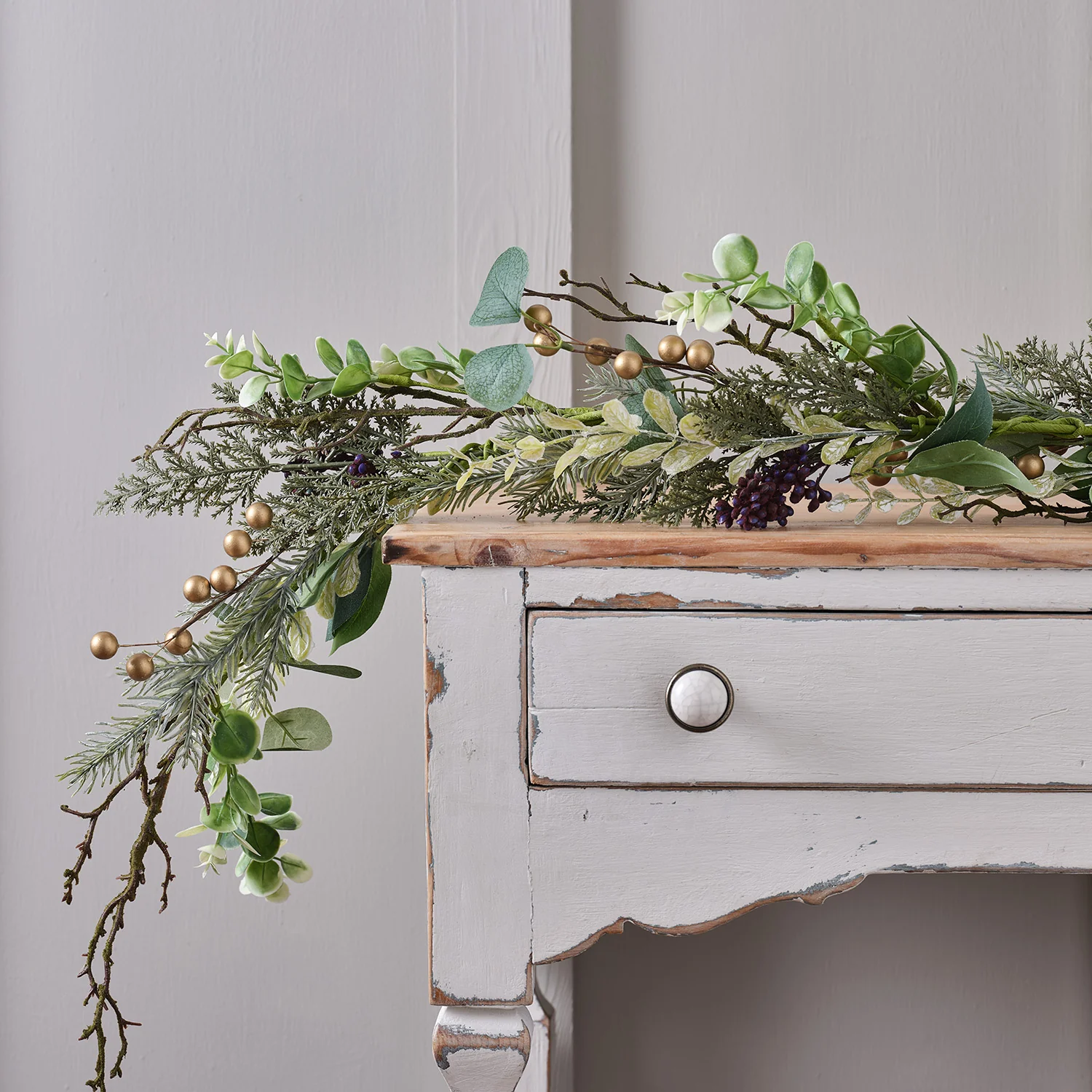 Classic Gold Berry Wreath & Garland - Image 3
