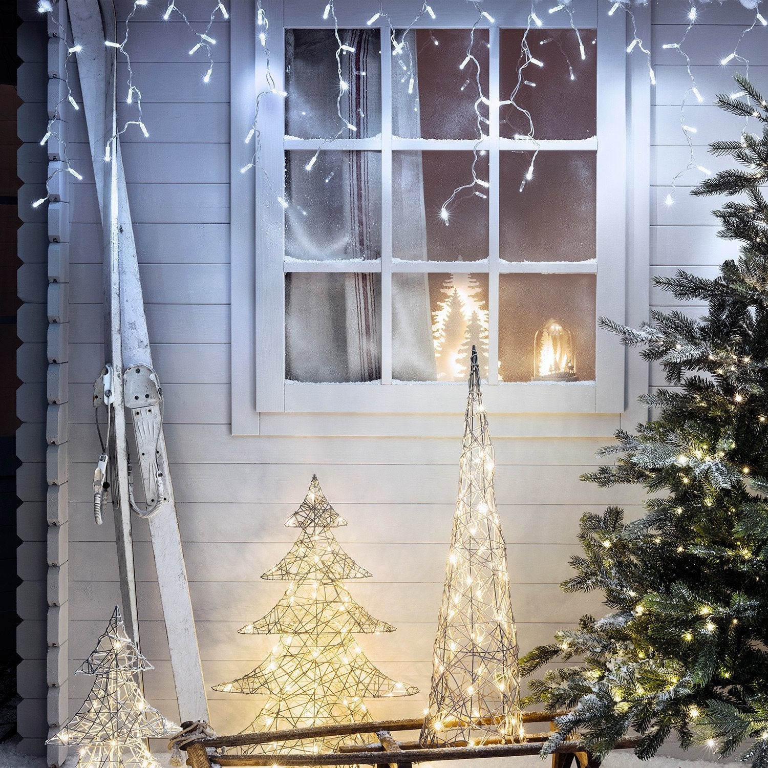 Core Connect 24m 768 White Connectable Icicle Lights Clear Cable - Image 6