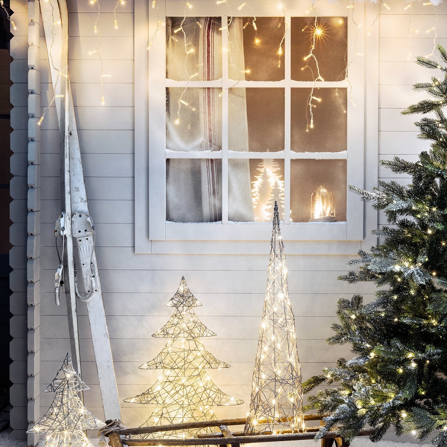 Core Connect 28m 896 Warm White Connectable Icicle Lights Clear Cable - Image 6
