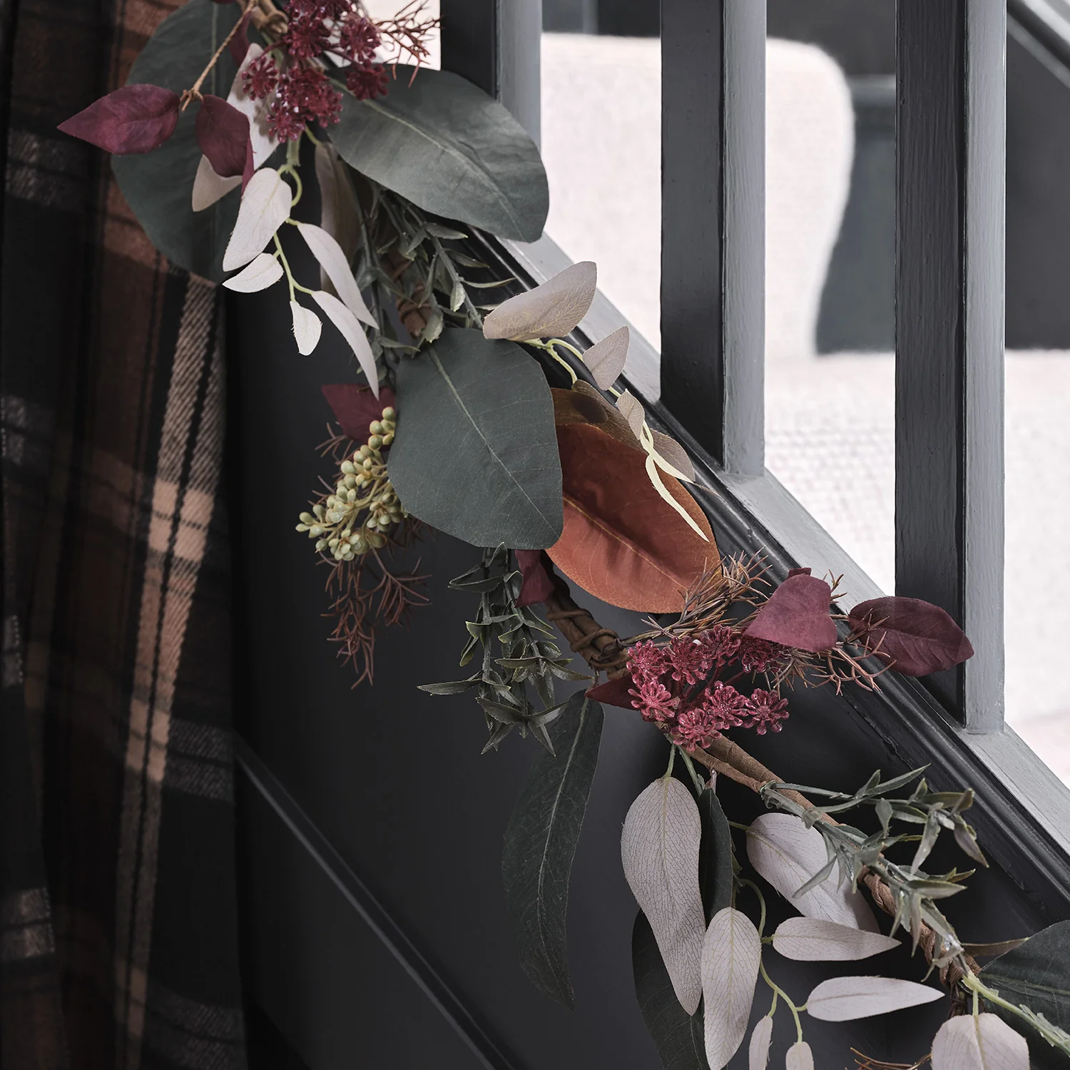 Crisp Leaf Autumn-Winter Wreath & Garland - Image 4