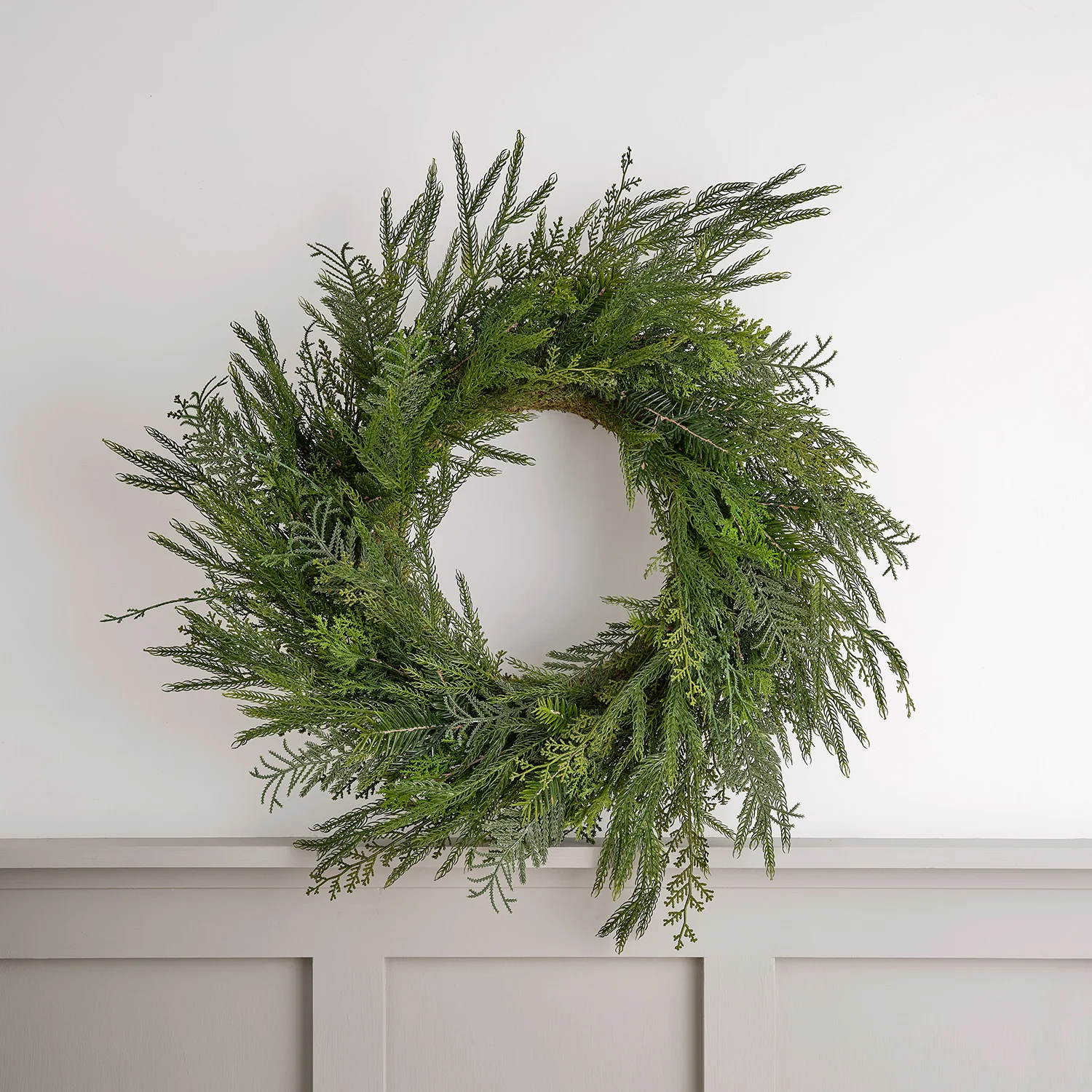 Deluxe Christmas Foliage Wreath & Garland - Image 2
