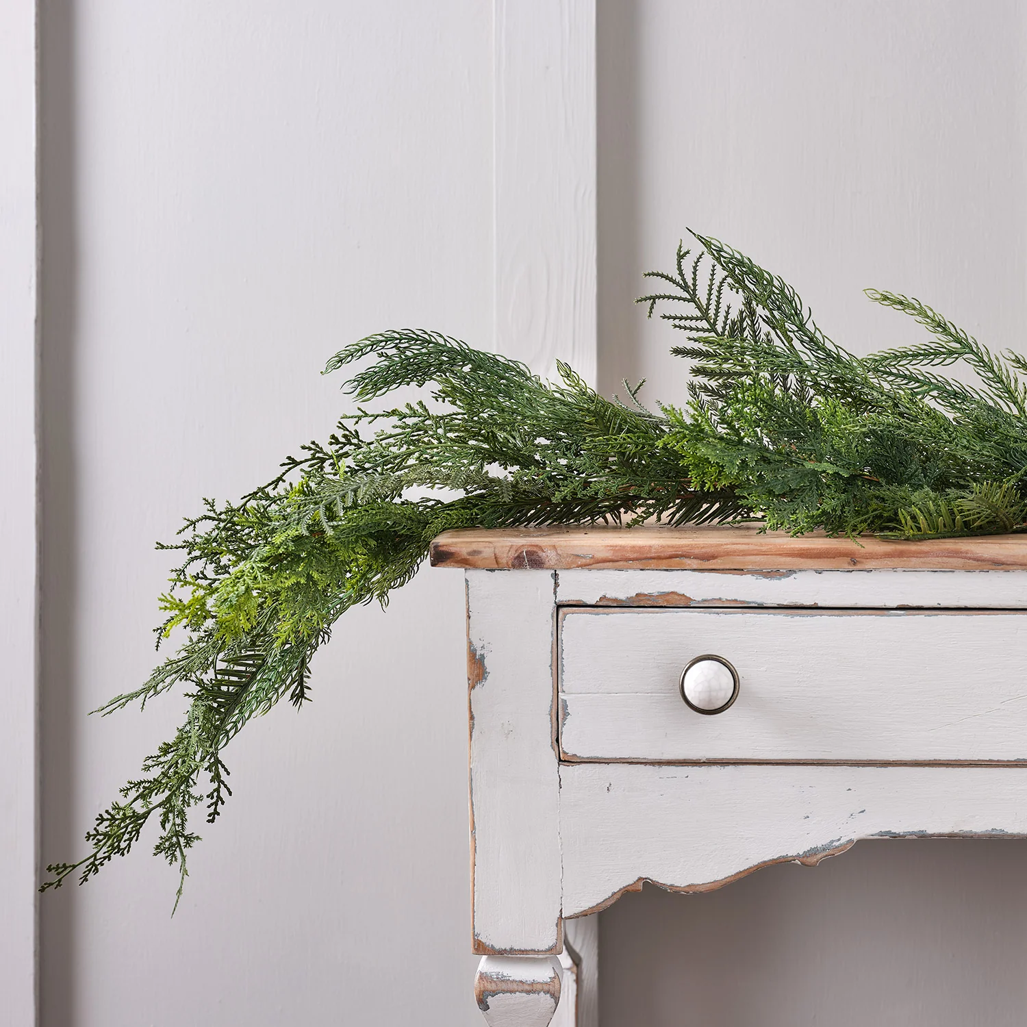 Deluxe Christmas Foliage Wreath & Garland - Image 3