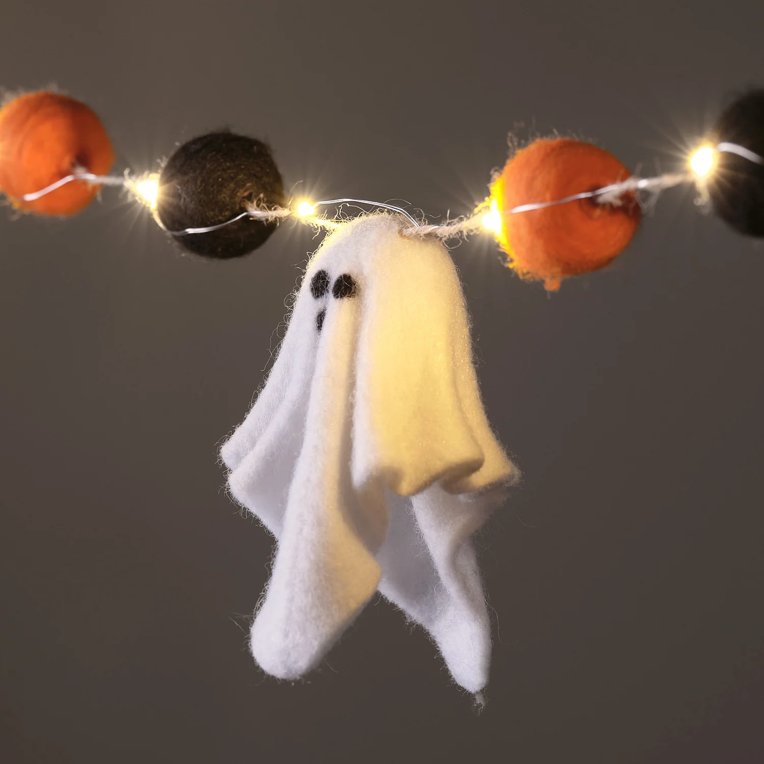 Felt Ghost LED Halloween Garland - Image 4