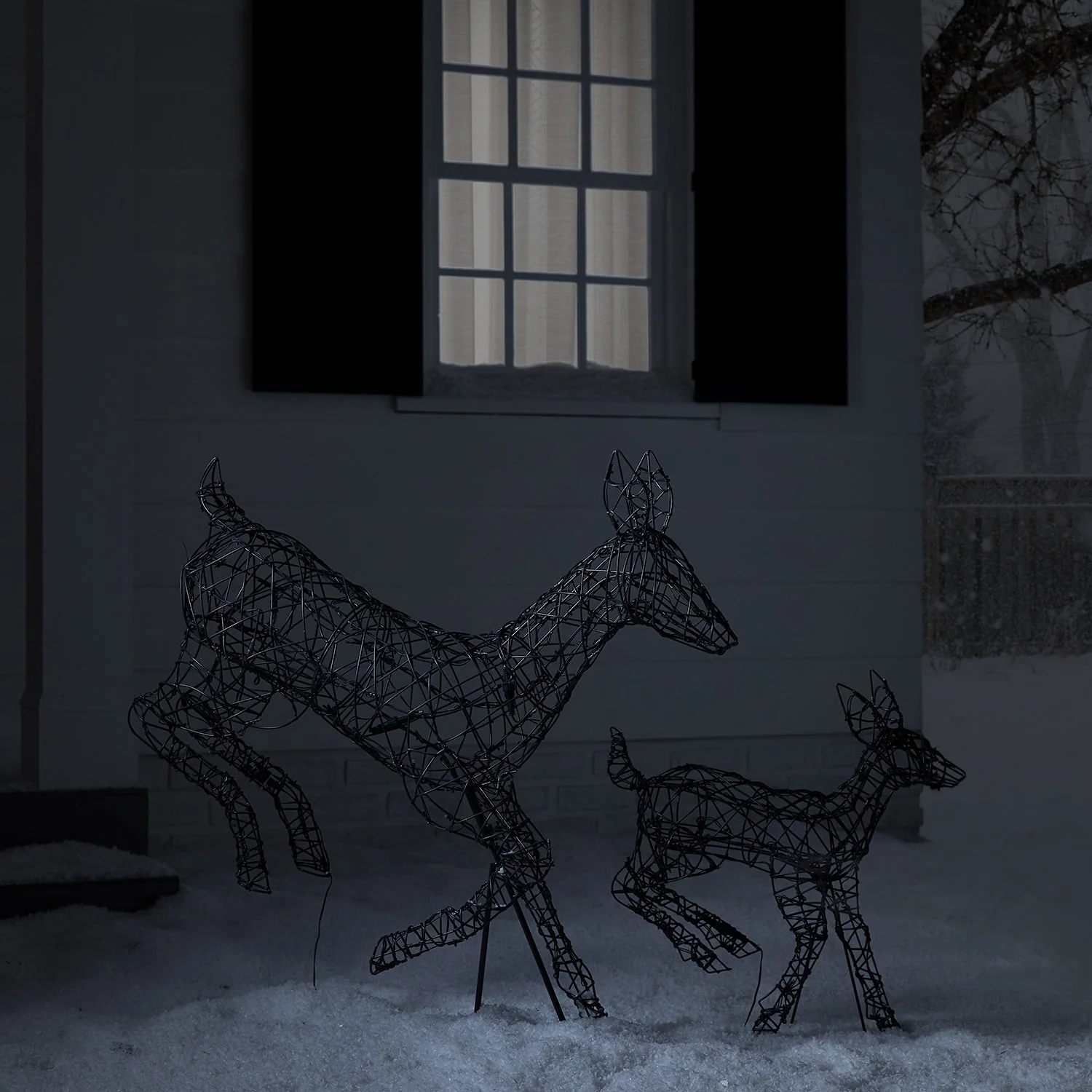 1m Regular Harlow Rattan Doe & Fawn Dual Colour LED Light Up Reindeer Duo - Image 17