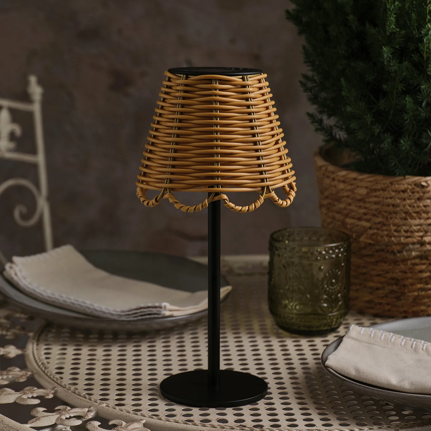 Kurv Bamboo Style Solar Table Lamp - Image 2