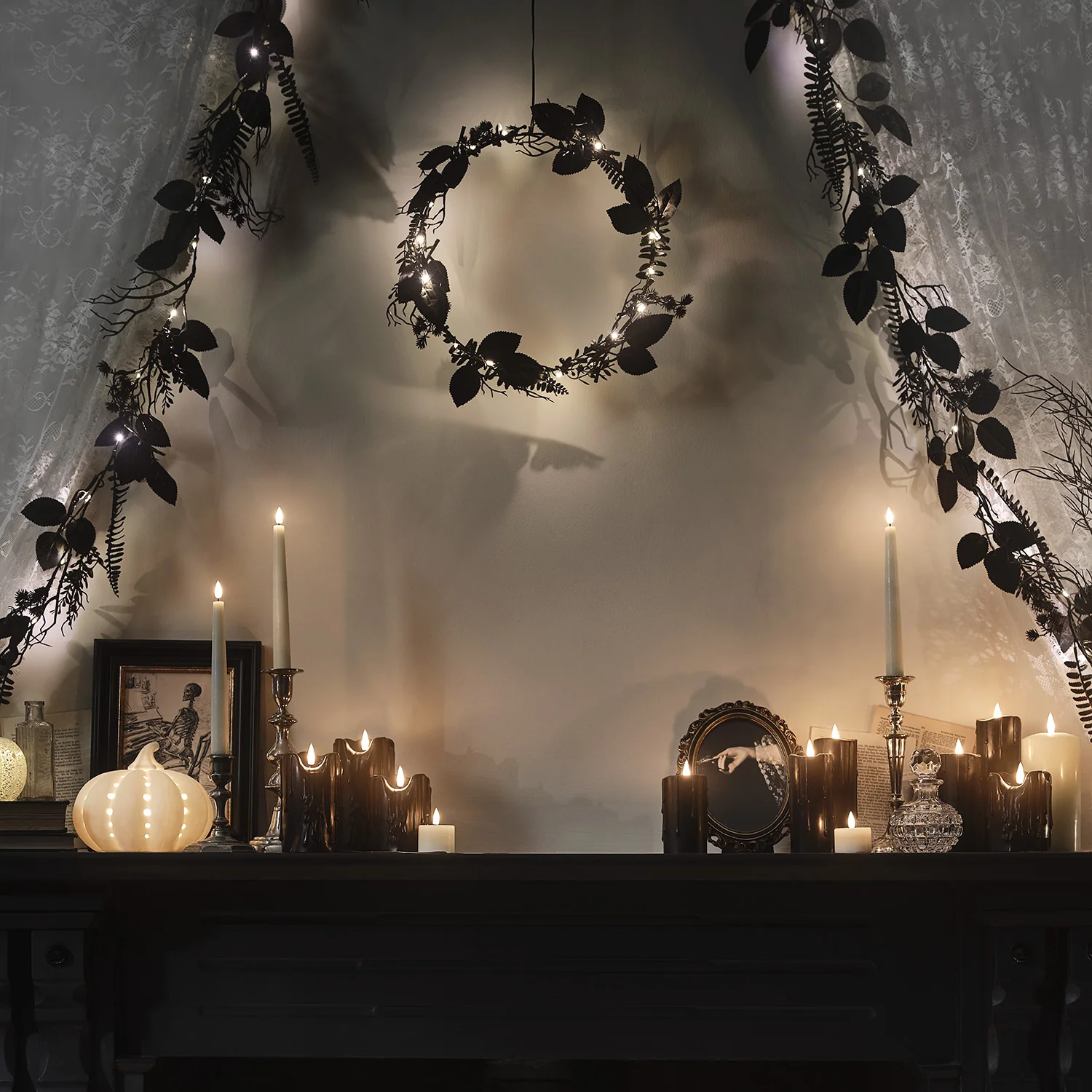 30cm Pre Lit Black Halloween Foliage Wreath - Image 3