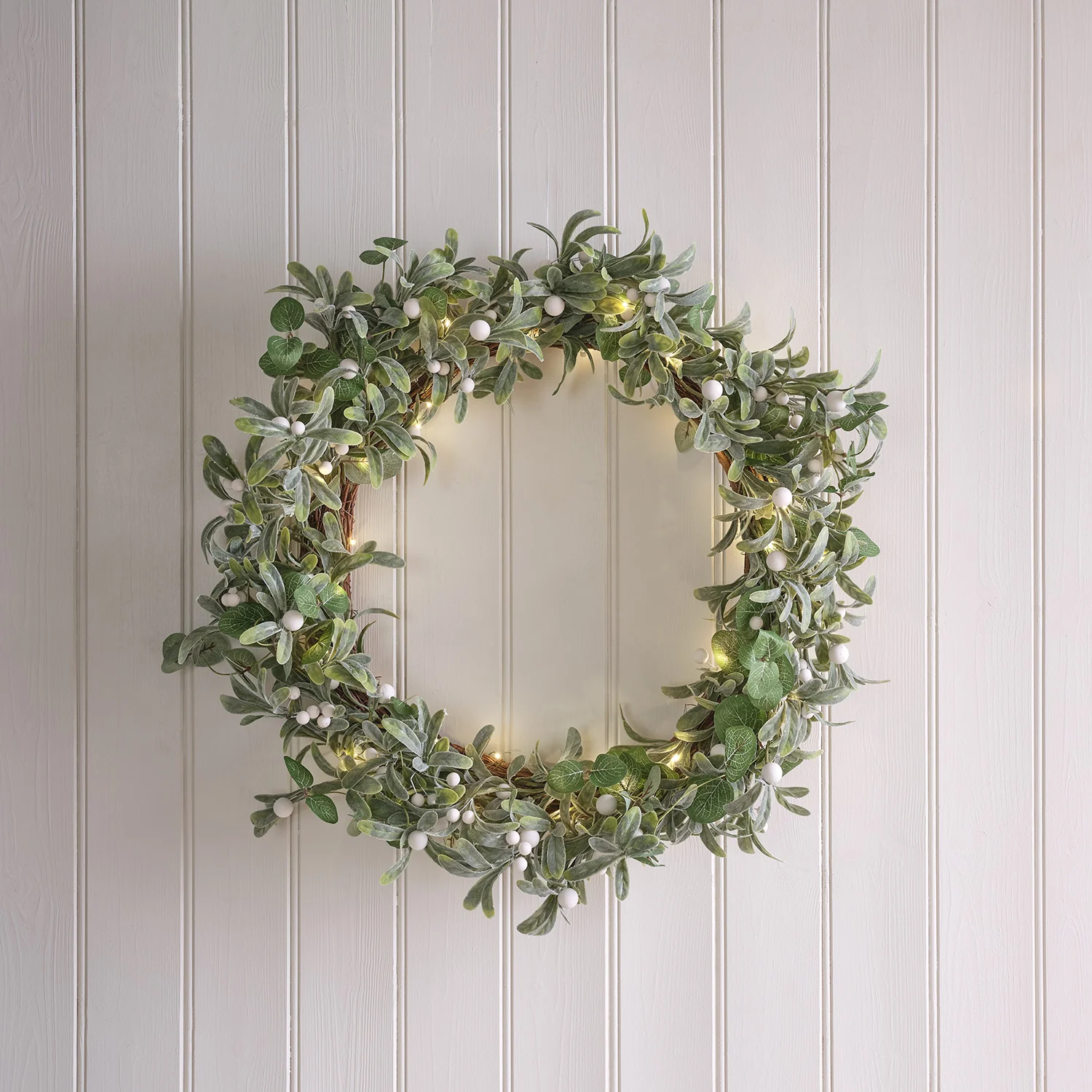 Pre Lit Mistletoe Eucalyptus Wreath & Garland - Image 3